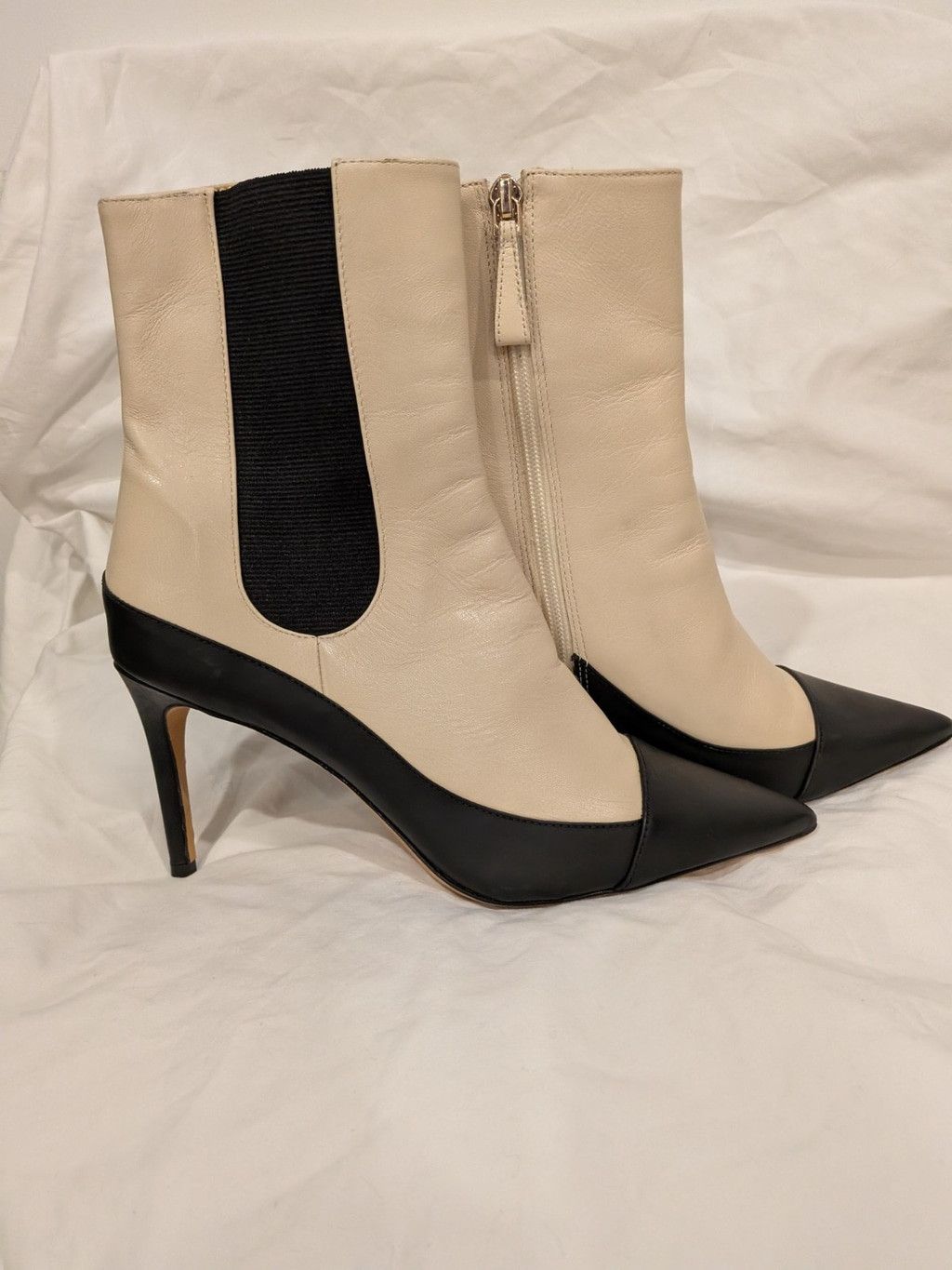 Alexandre Birman Alexandre Birman Two Tone Leather Booties NWOB Size US 7.5 / IT 37.5 - 8 Thumbnail