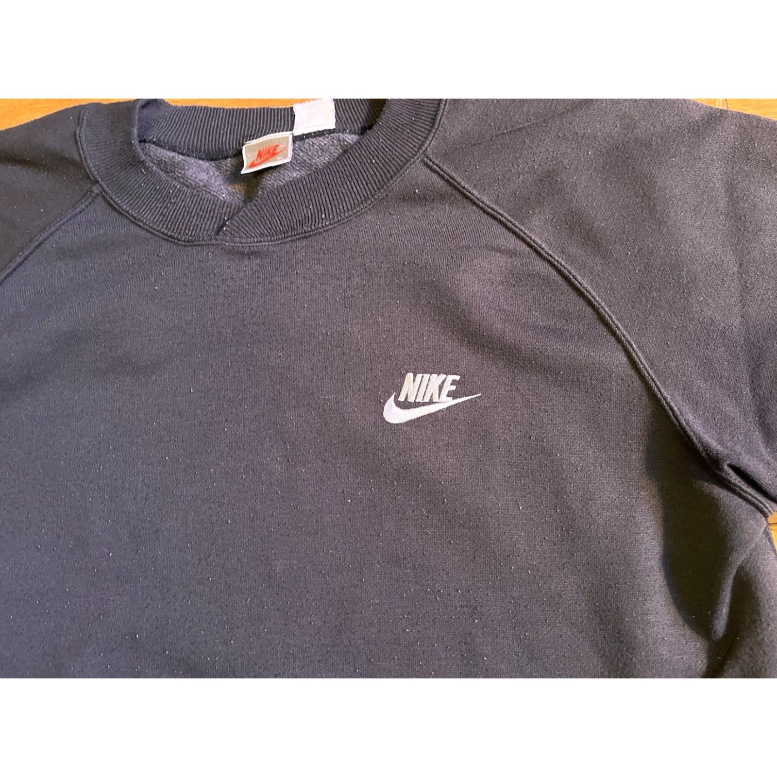 Nike VINTAGE Nike Swoosh Raglan Sweatshirt Men's XL Black 90s Size US XL / EU 56 / 4 - 3 Thumbnail