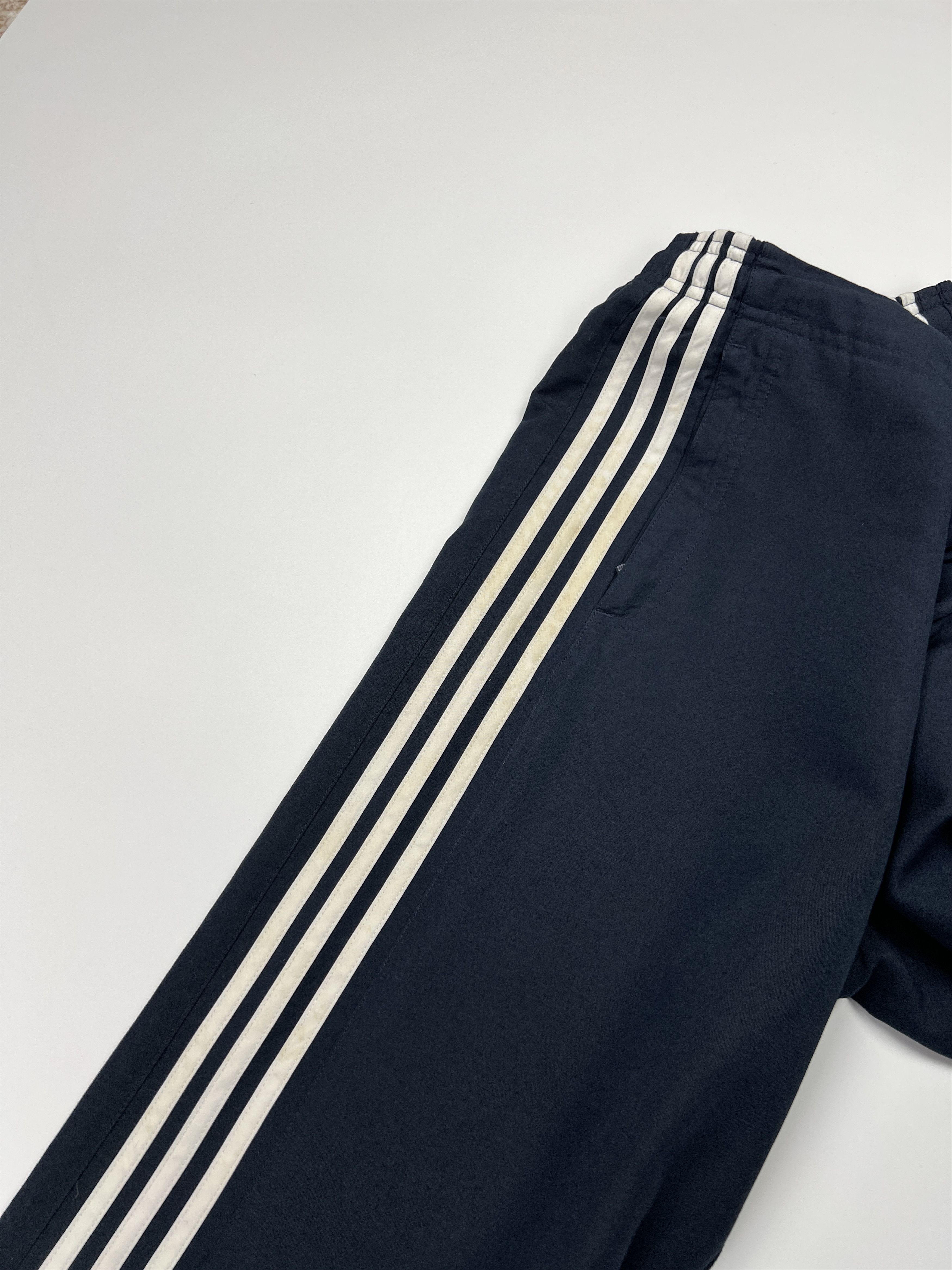Adidas Vintage Adidas Nylon 3 Striped Wide Sport Pants Navy\White Size 28" / US 6 / IT 42 - 11 Thumbnail