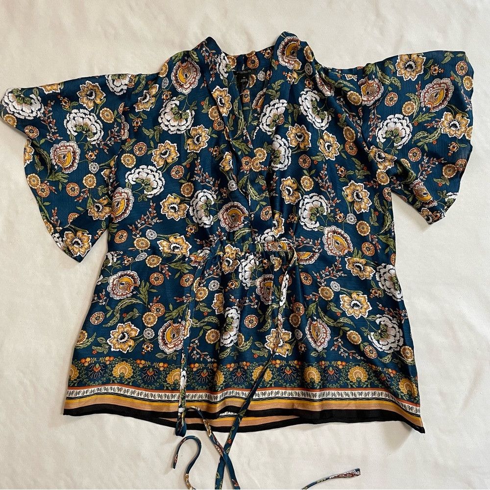 Ann Taylor New Ann Taylor Floral V-neck Short Sleeve Blouse Size XS Size XS / US 0-2 / IT 36-38 - 6 Thumbnail