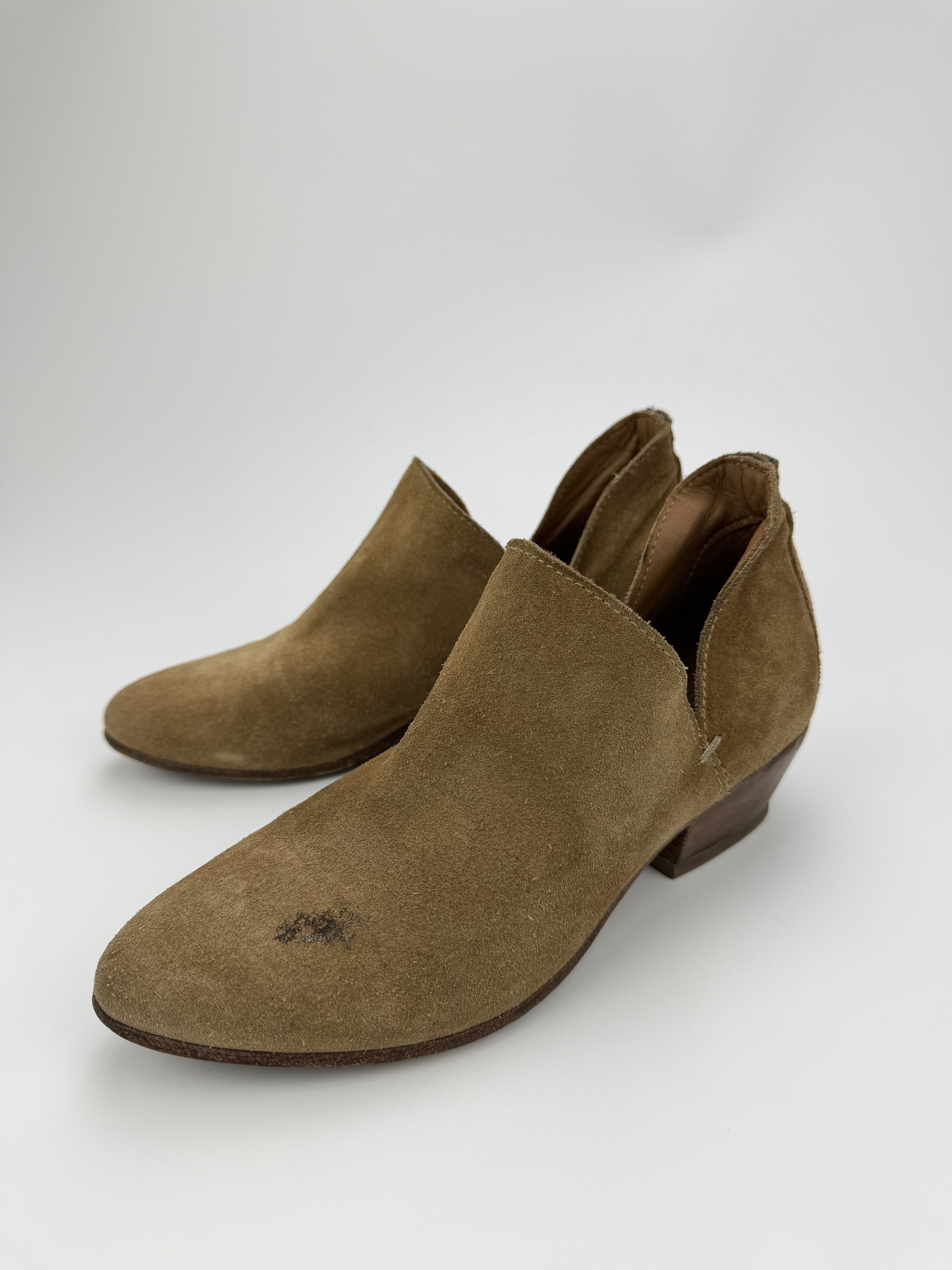 MoMA Moma Beige Suede Ankle Boots Side Slid Pointed Toes Size US 6 / IT 36 - 12 Thumbnail