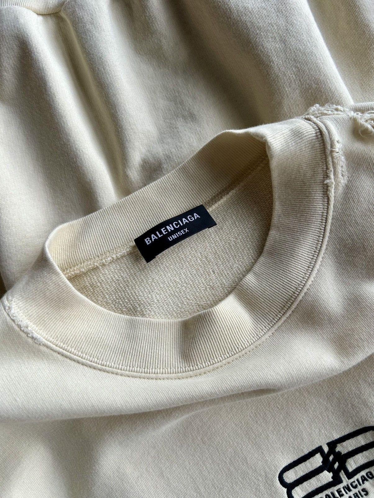 Balenciaga Balenciaga BB Paris Icon Crewneck Size US L / EU 52-54 / 3 - 6 Thumbnail
