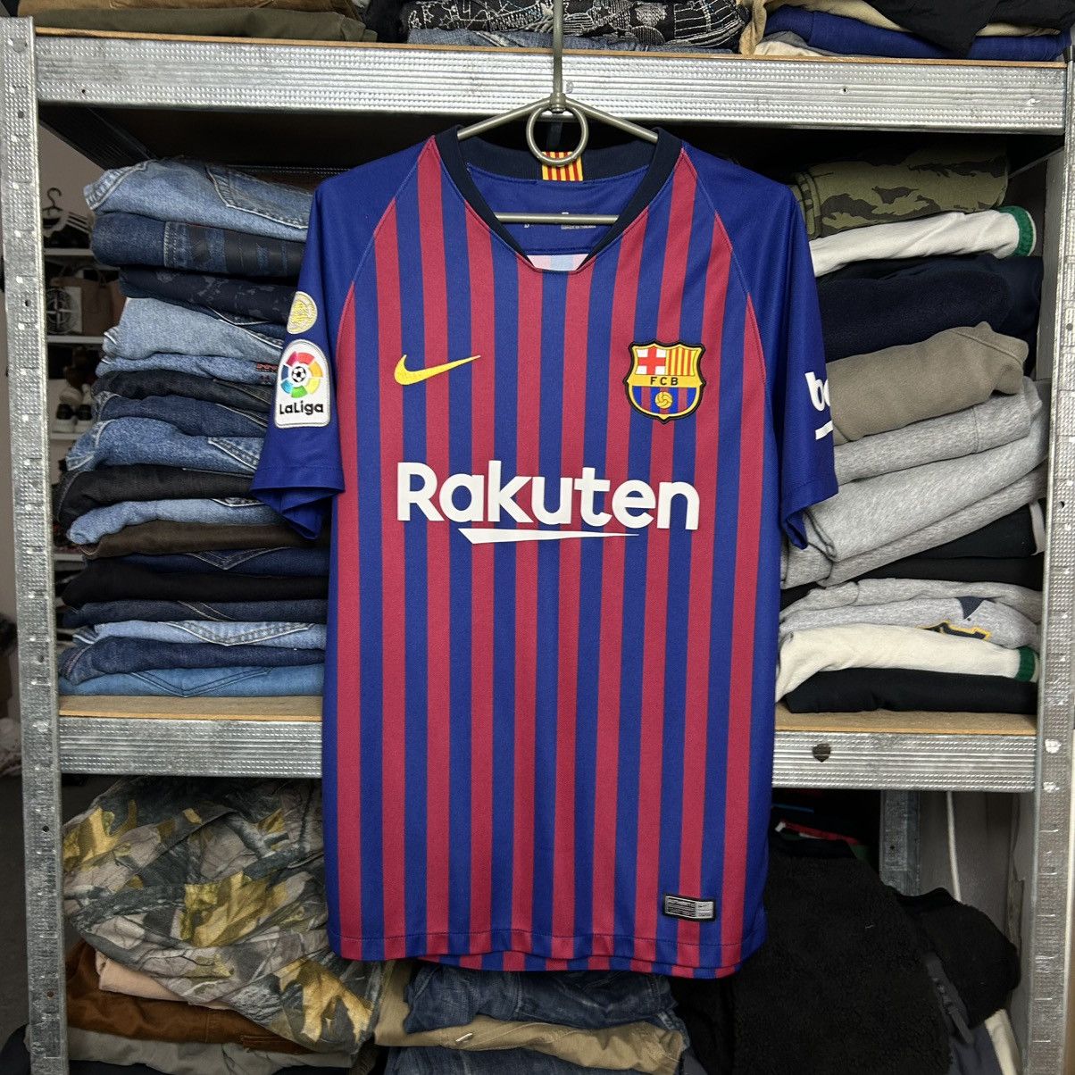 Nike Mens Nike FC Barcelona Origi Player home soccer jersey Size US S / EU 44-46 / 1 - 1 Thumbnail