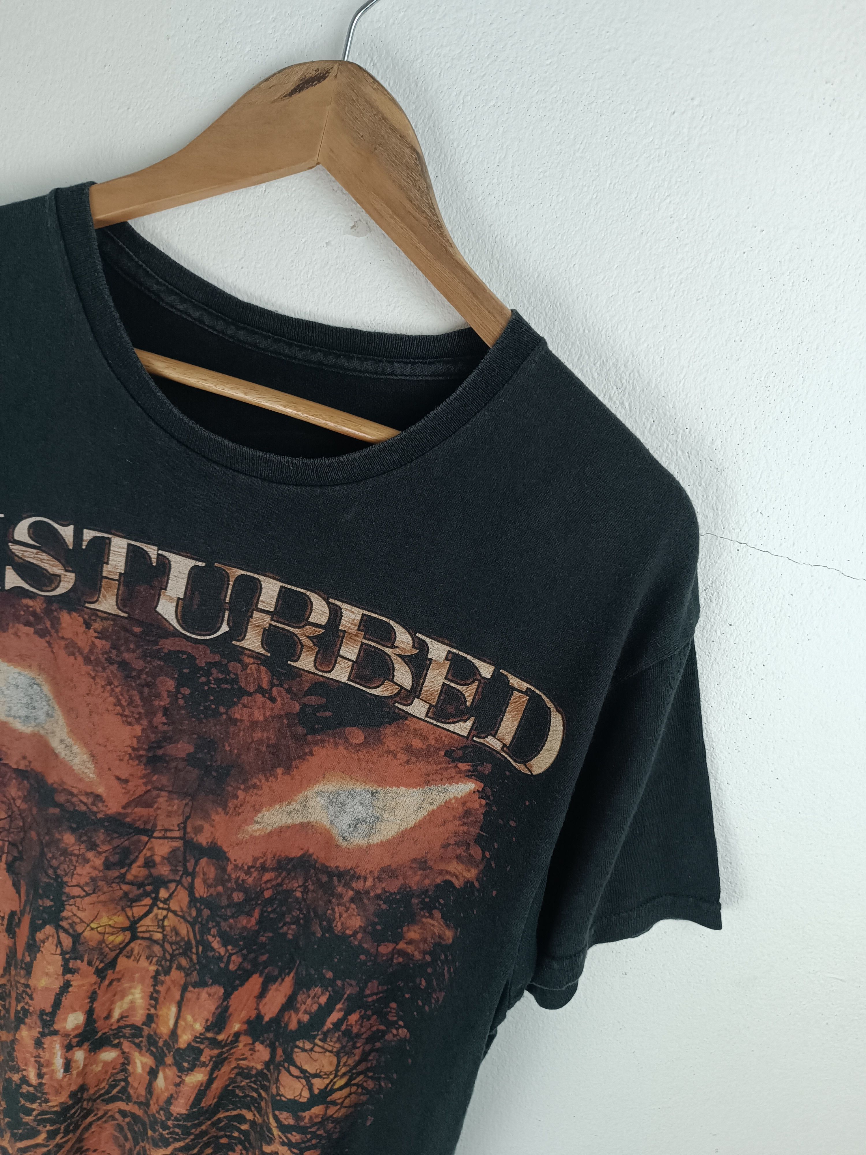 Band Tees VINTAGE 2000s DISTURBED FADED T (deftones slipknot godsmack) Size US M / EU 48-50 / 2 - 7 Thumbnail