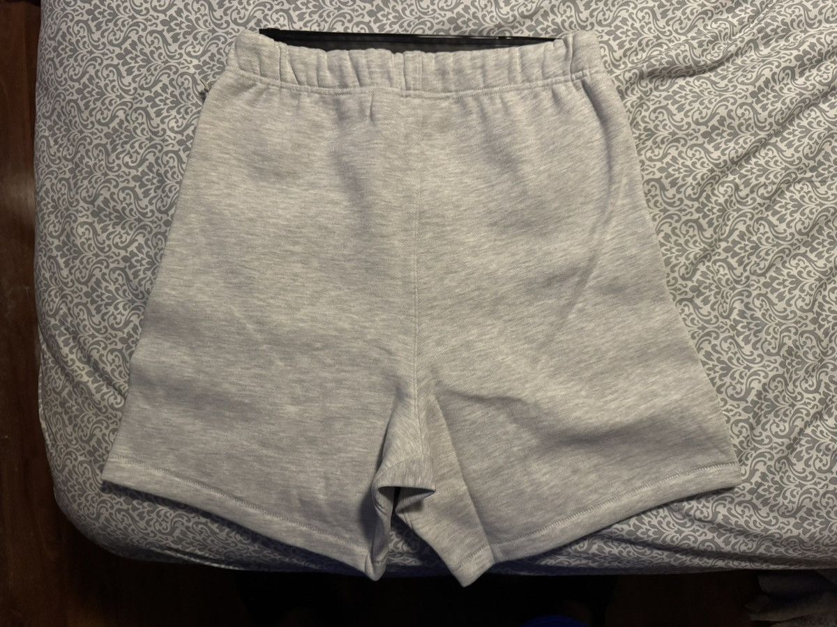 Essentials Essentials FOG Light Oatmeal Shorts Size XS Size US 28 / EU 44 - 2 Thumbnail