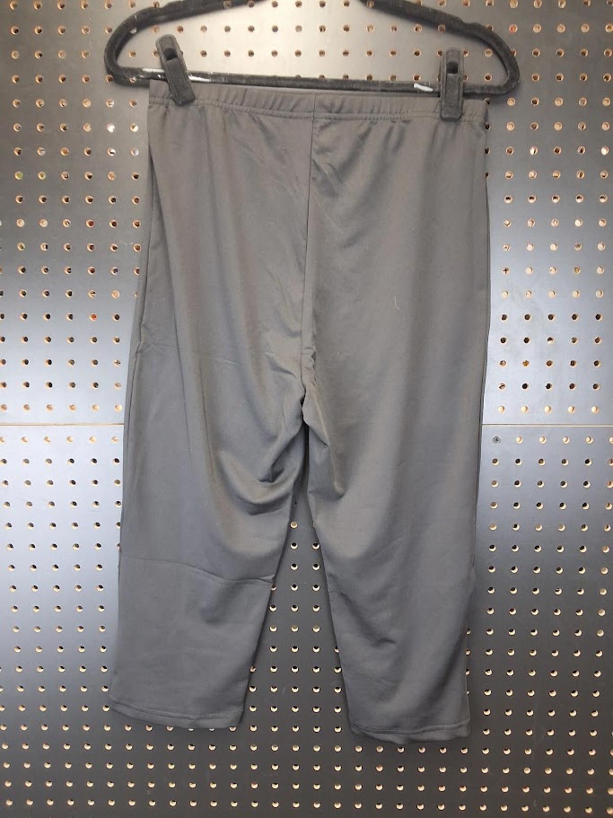Other Sleek Black Women's Capri Pants Size Large - Versatile & Com Size 36" / US 14 / IT 50 - 2 Thumbnail