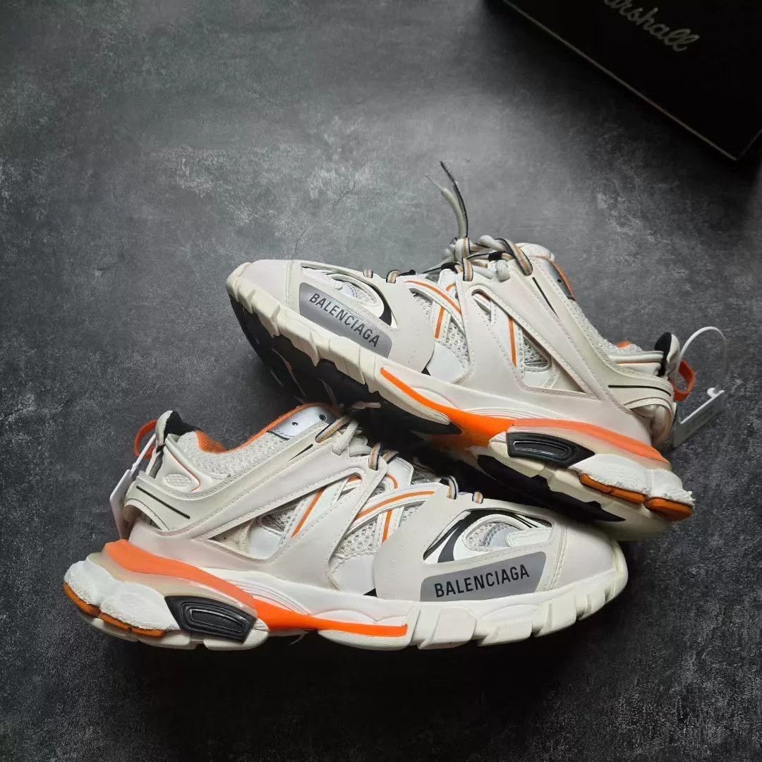 Balenciaga Balenciaga White Lowtop Sneakers 40 Men Size US 7.5 / EU 40-41 - 1 Thumbnail