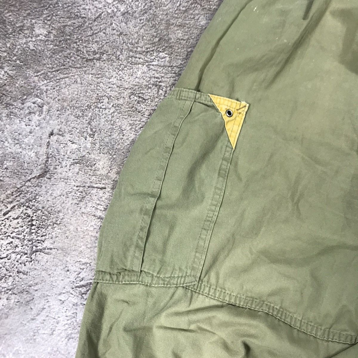 Vintage Vintage 90s Baggy Cargo Pants Faded Olive Grunge Y2K Logo 34 Size US 34 / EU 50 - 5 Thumbnail