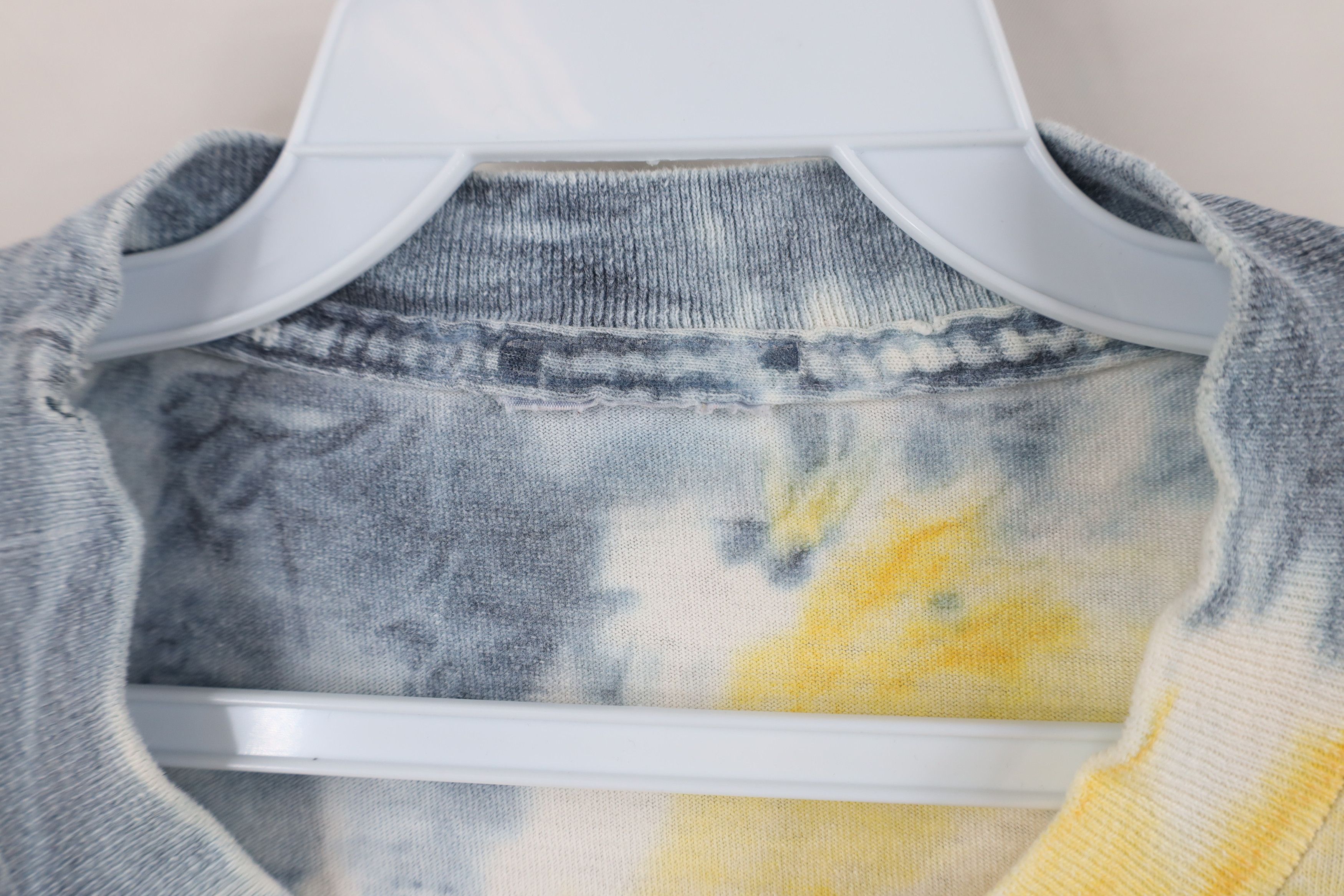 Vintage Vintage 90s Tie Dye University of Michigan Block M T-Shirt Size US L / EU 52-54 / 3 - 11 Thumbnail