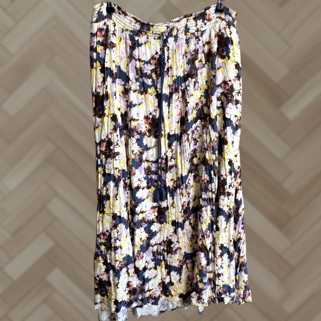 Torrid Torrid Maxi Skirt - Plus Size Floral White Polyester Rayon Size 40" / US 18 - 1 Thumbnail