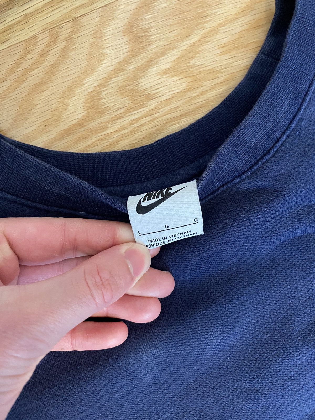 Nike Nike Swoosh Vintage Navy Blue Crewneck Sweatee Size US L / EU 52-54 / 3 - 4 Thumbnail