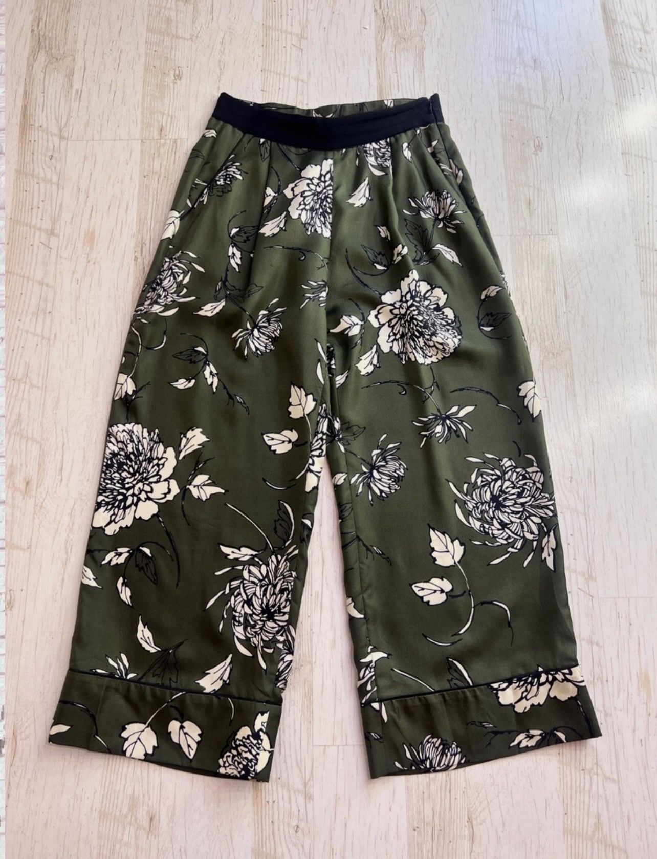 Moncler Moncler Silk Cropped Wide-Leg Pants – Floral Print – IT44 Size 30" / US 8 / IT 44 - 7 Thumbnail