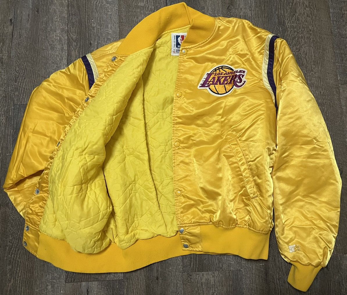 NBA × Starter × Vintage Vintage Lakers Starter Bomber Jacket size XL 25x26.5 Size US XL / EU 56 / 4 - 2 Thumbnail