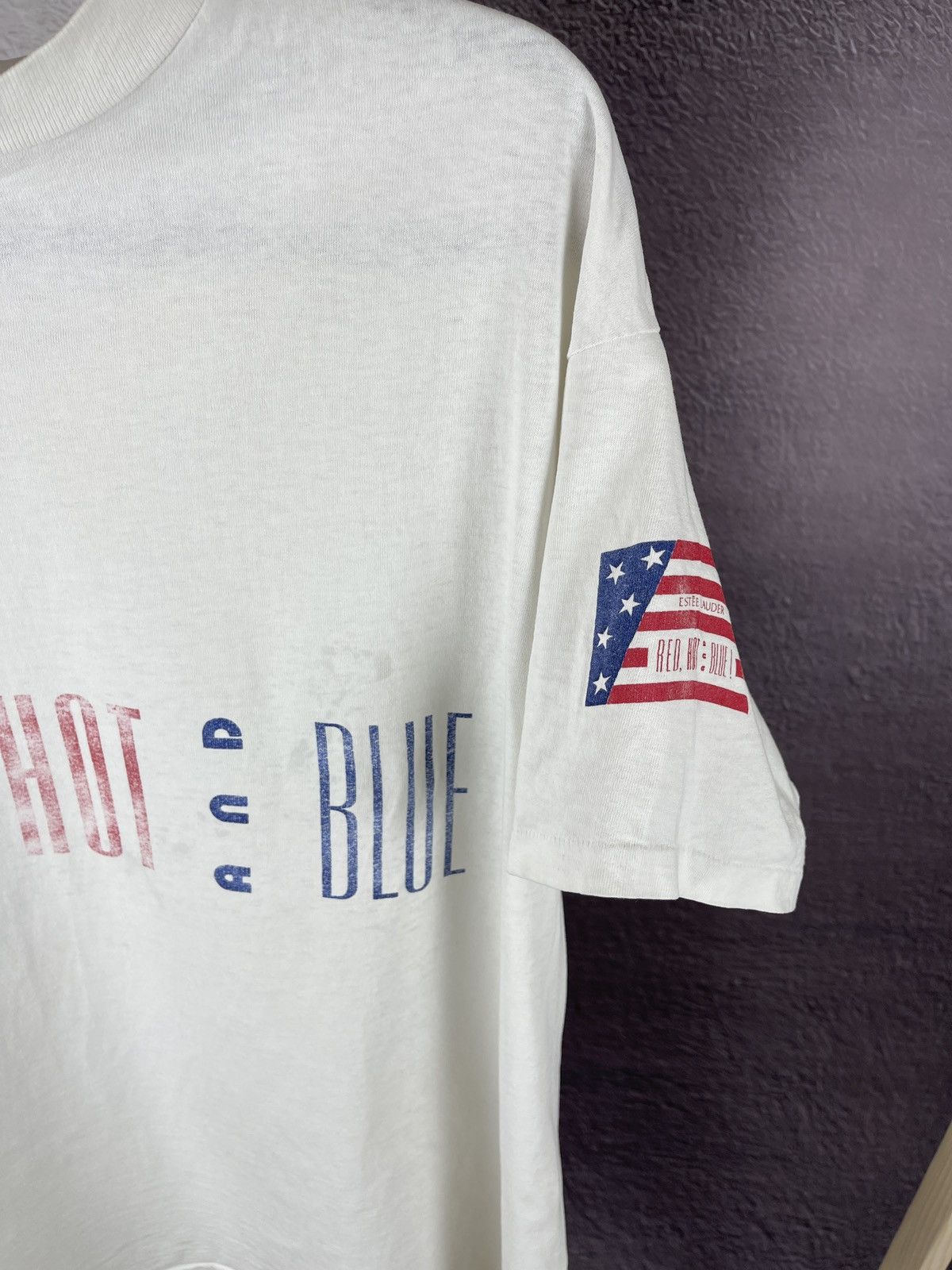 Japanese Brand 90’s Estée Lauder “Red Hot and Blue!” Tee shirt used Size US L / EU 52-54 / 3 - 11 Thumbnail