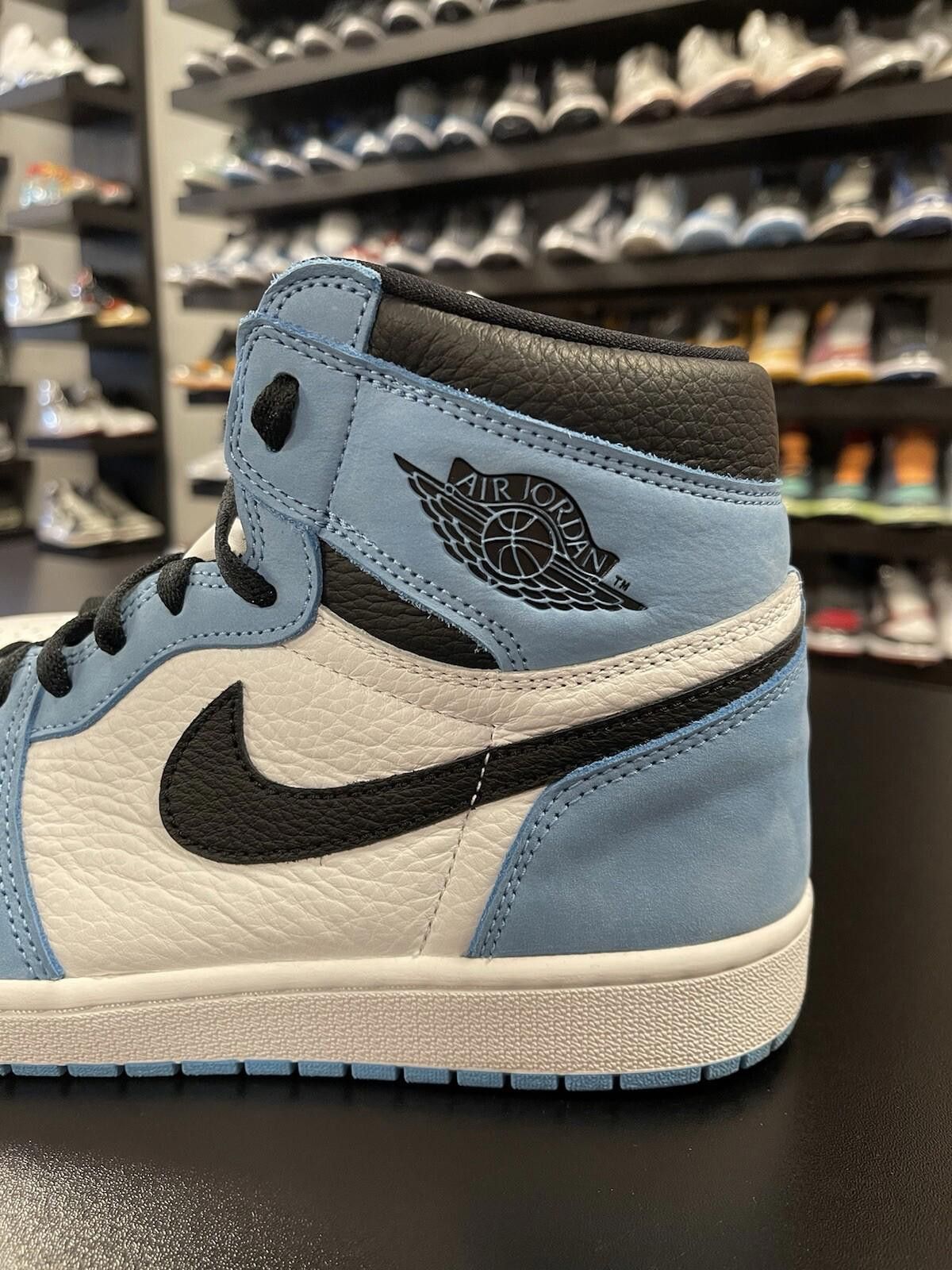 Jordan Brand Size 12.5 - Nike Men’s Air Jordan 1 Retro OG High University Size US 12.5 / EU 45-46 - 5 Thumbnail