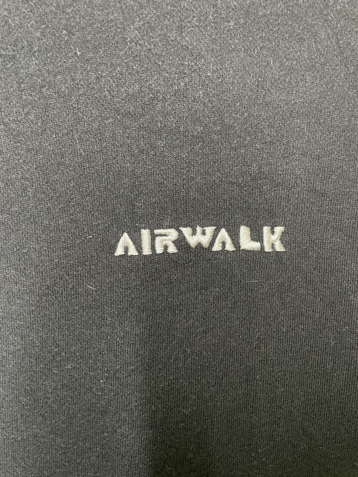 Airwalk × Vintage Vintage airwalk embroidered small logo crewneck sweatshirt Size US M / EU 48-50 / 2 - 9 Thumbnail