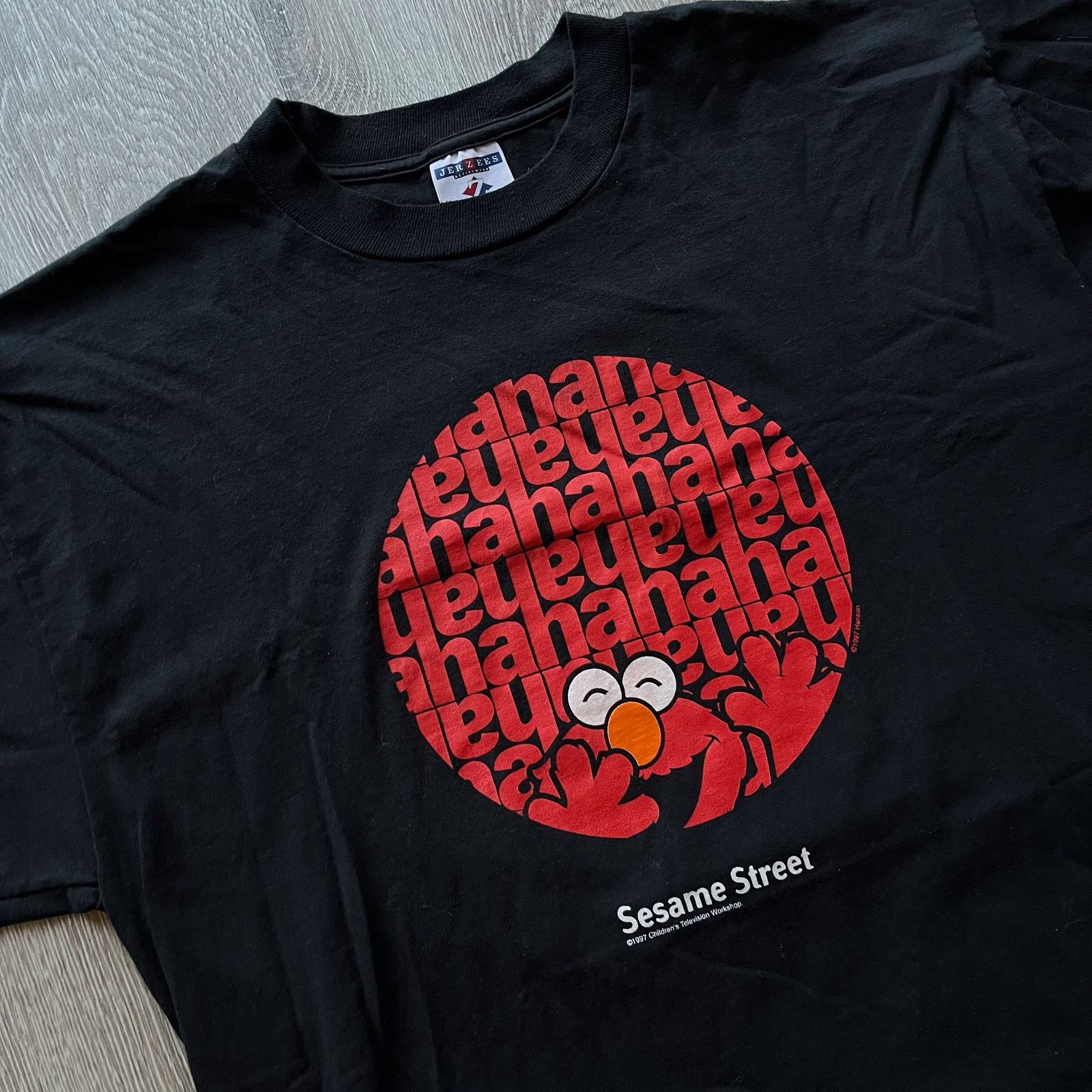 Vintage Rare 90s Tickle Me Elmo Sesame Street T shirt Mens XL Size US XL / EU 56 / 4 - 3 Thumbnail