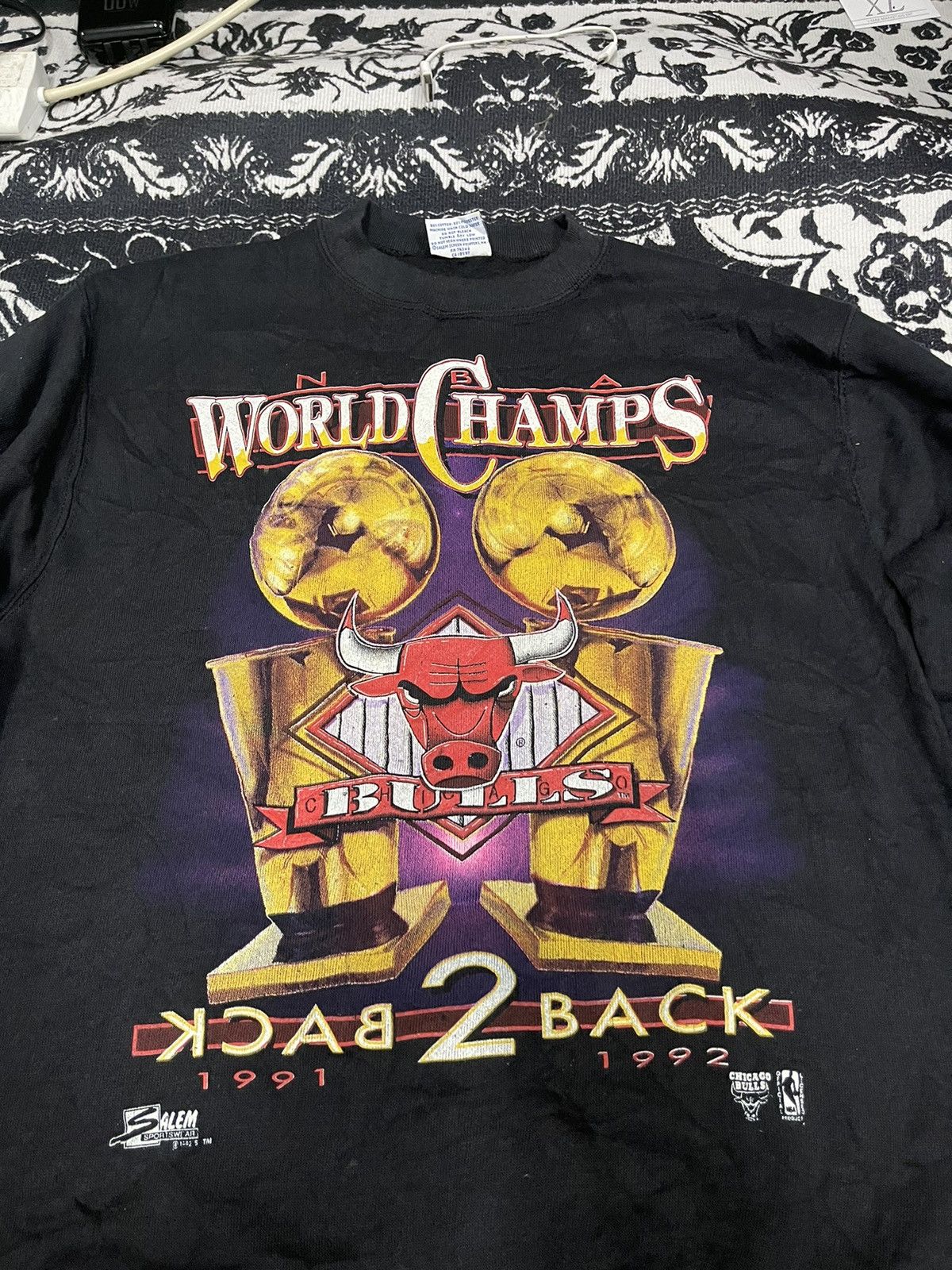 NBA 1991/1992 BACK TO BACK CHAMPION CHICAGO BULLS SWEATSHIRT Size US M / EU 48-50 / 2 - 5 Thumbnail