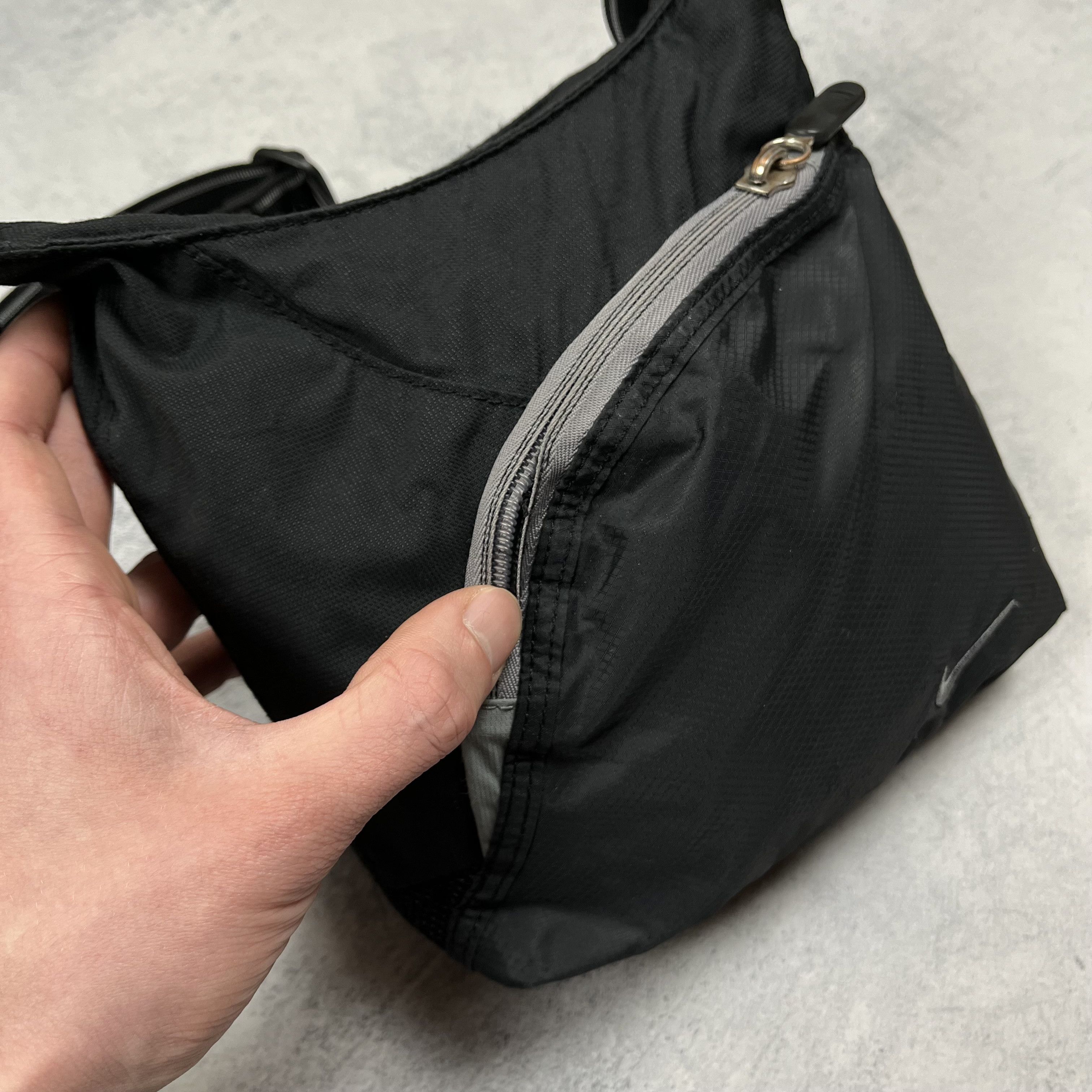Nike Vintage Nike Y2K Swoosh Nylon Shoulder Bag 2000’s Size ONE SIZE - 12 Thumbnail