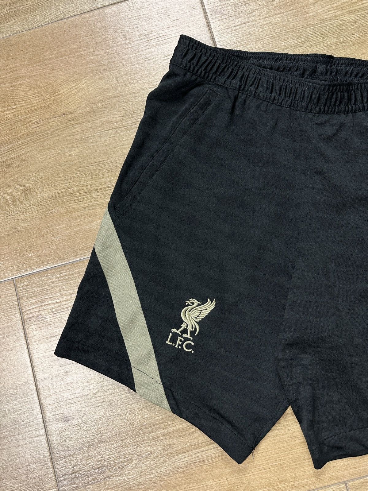 Nike Liverpool F.C. Nike Dri-Fit Soccer Shorts Size US 30 / EU 46 - 2 Thumbnail