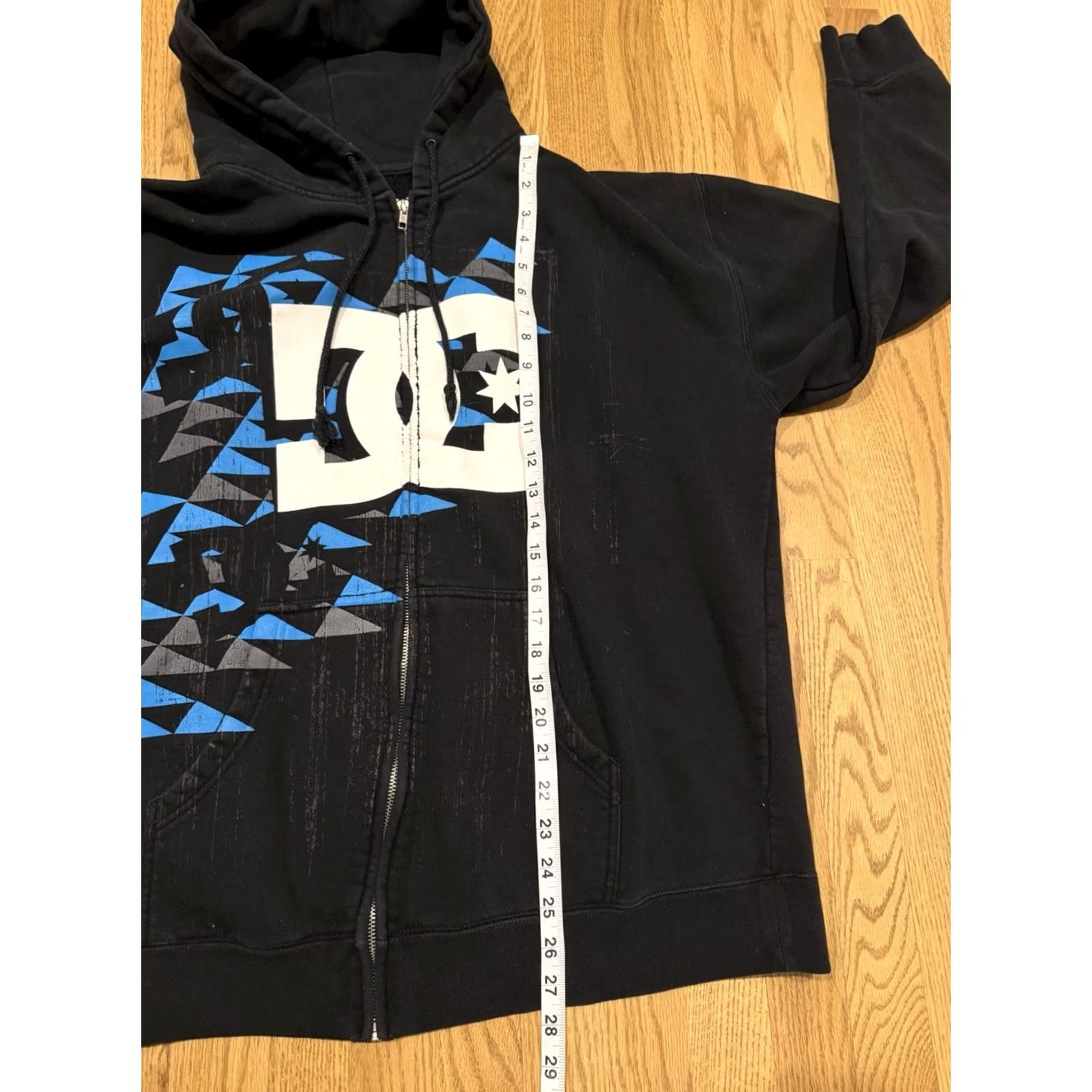 Vintage VINTAGE DC Shoes Zip Up Hoodie Sweatshirt Large Black DC Shoes Skateboarding Mens L Zip Full Zip Crew Neck Size US L / EU 52-54 / 3 - 6 Thumbnail