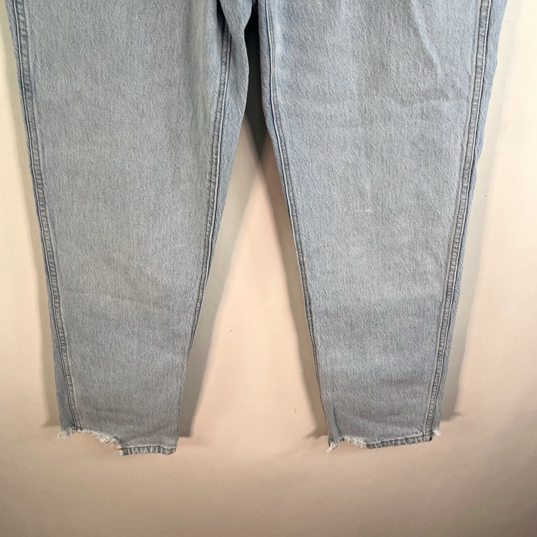 Wrangler Wrangler Mom Jeans Women's Size 10 30X30 Blue Light Wash High Rise Relaxed Fit Denim Size 32" / US 10 / IT 46 - 4 Thumbnail