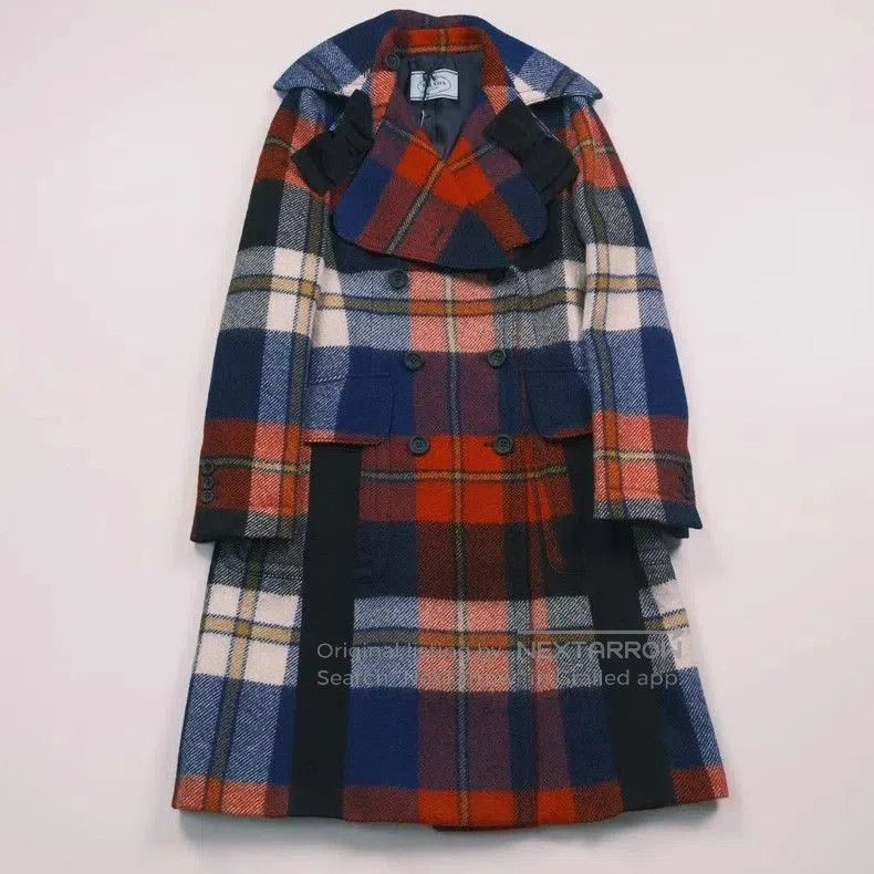Prada Red Plaid Prada Overcoat. Size US M / EU 48-50 / 2 - 1 Thumbnail