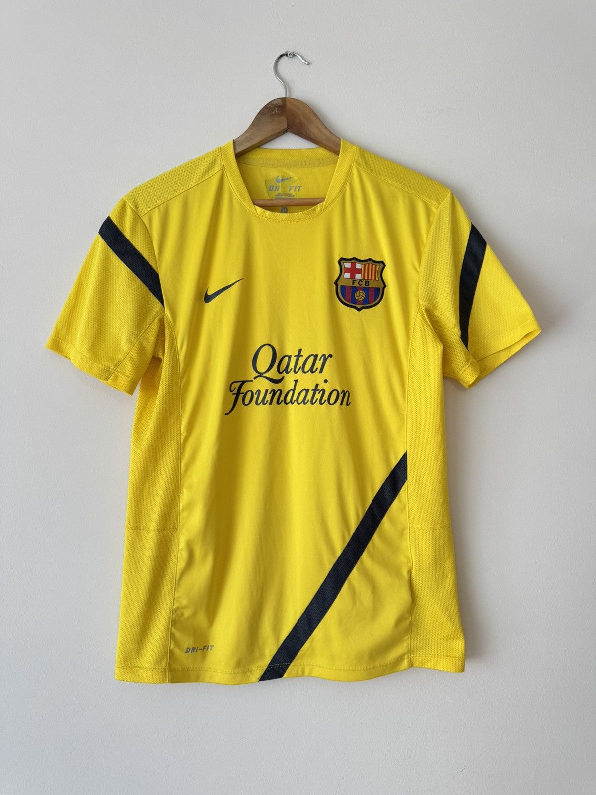 Nike Barcelona 2011-2012 Soccer Training Jersey Football Shirt Size US M / EU 48-50 / 2 - 1 Thumbnail