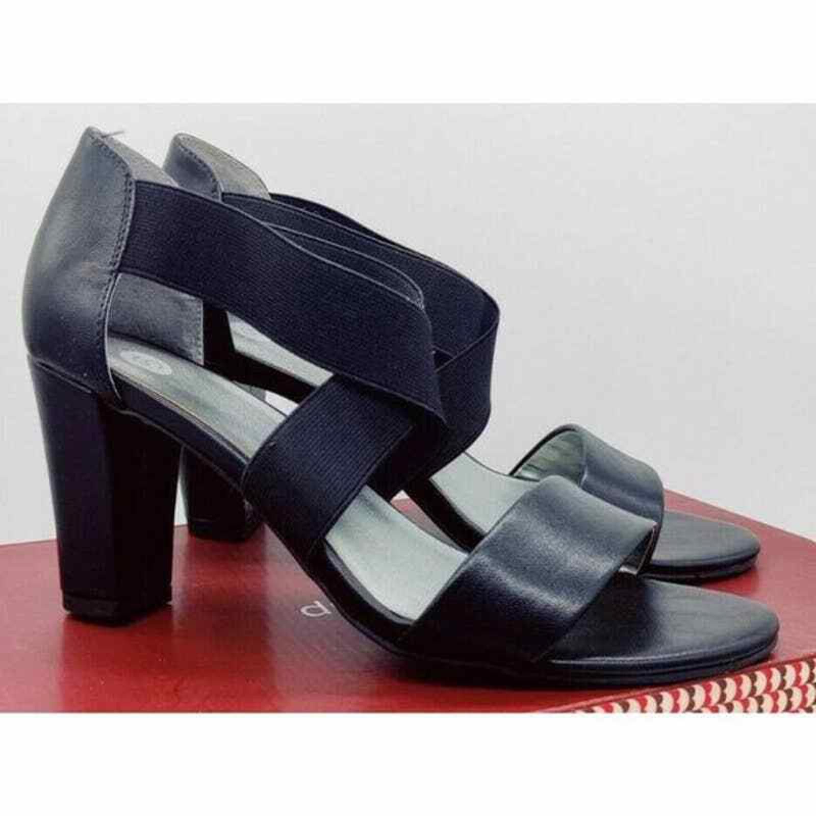Maison Margiela men's Mara Dressbarn Black Cross Strap Sandals Heels Shoes Size US 7 / IT 37 - 10 Thumbnail