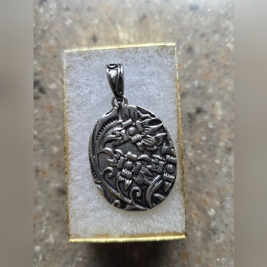 Other Vintage Faux Turquoise Silver-Tone Pendant with Floral Back Size ONE SIZE - 3 Thumbnail