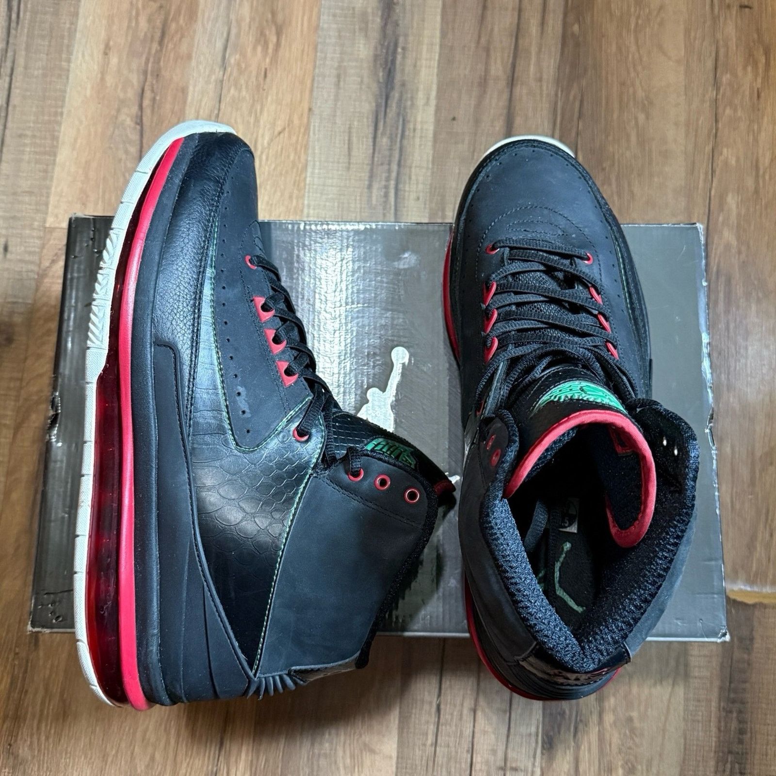 Jordan Brand 2011 Air Jordan 2.0 Black Classic Green Varsity Red Gucci Size US 10.5 / EU 43-44 - 2 Thumbnail