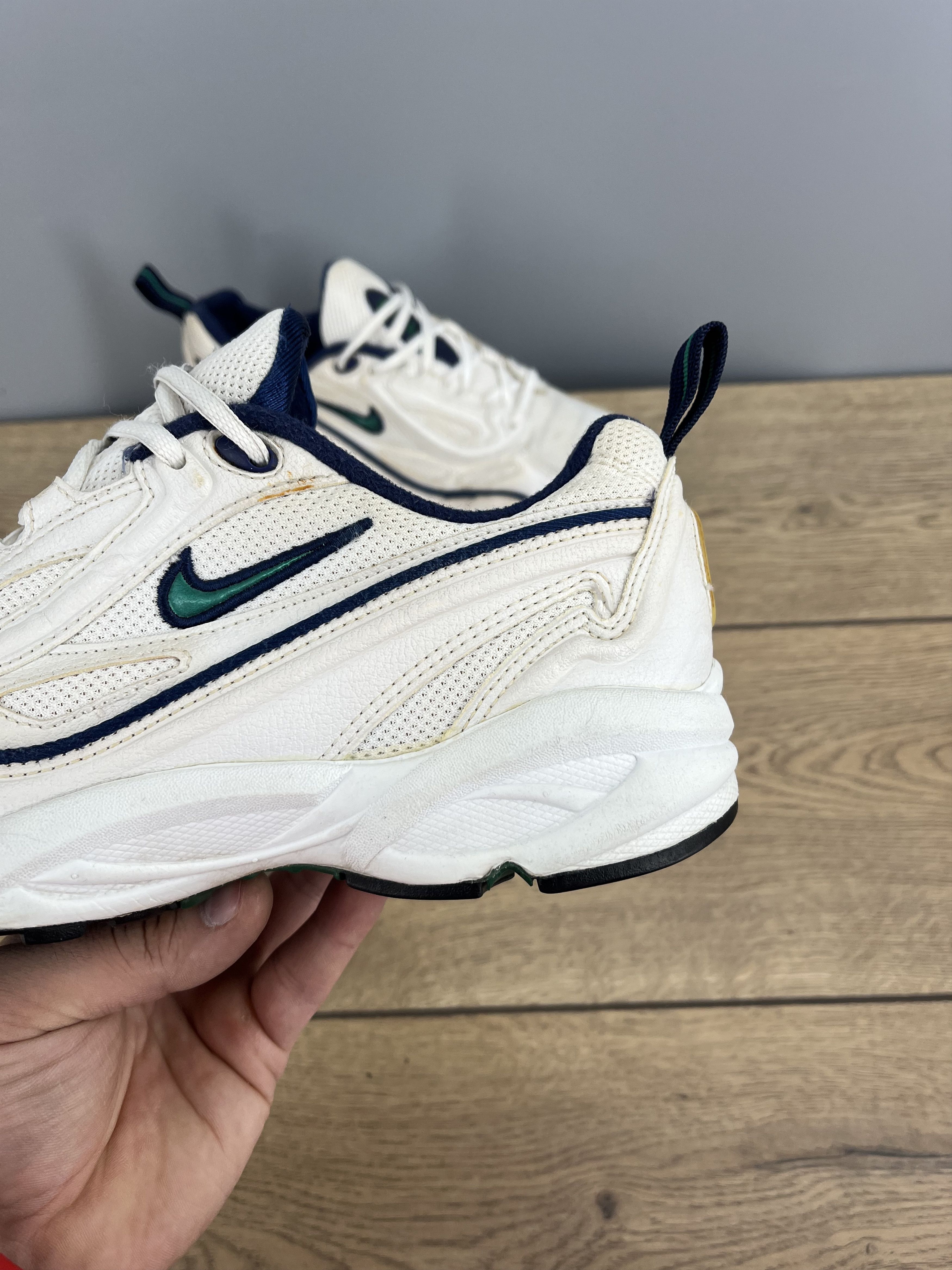 Nike Vintage Nike Air Sneakers US 9.5 EU 41 Retro 90s White Size US 9.5 / IT 39.5 - 10 Thumbnail