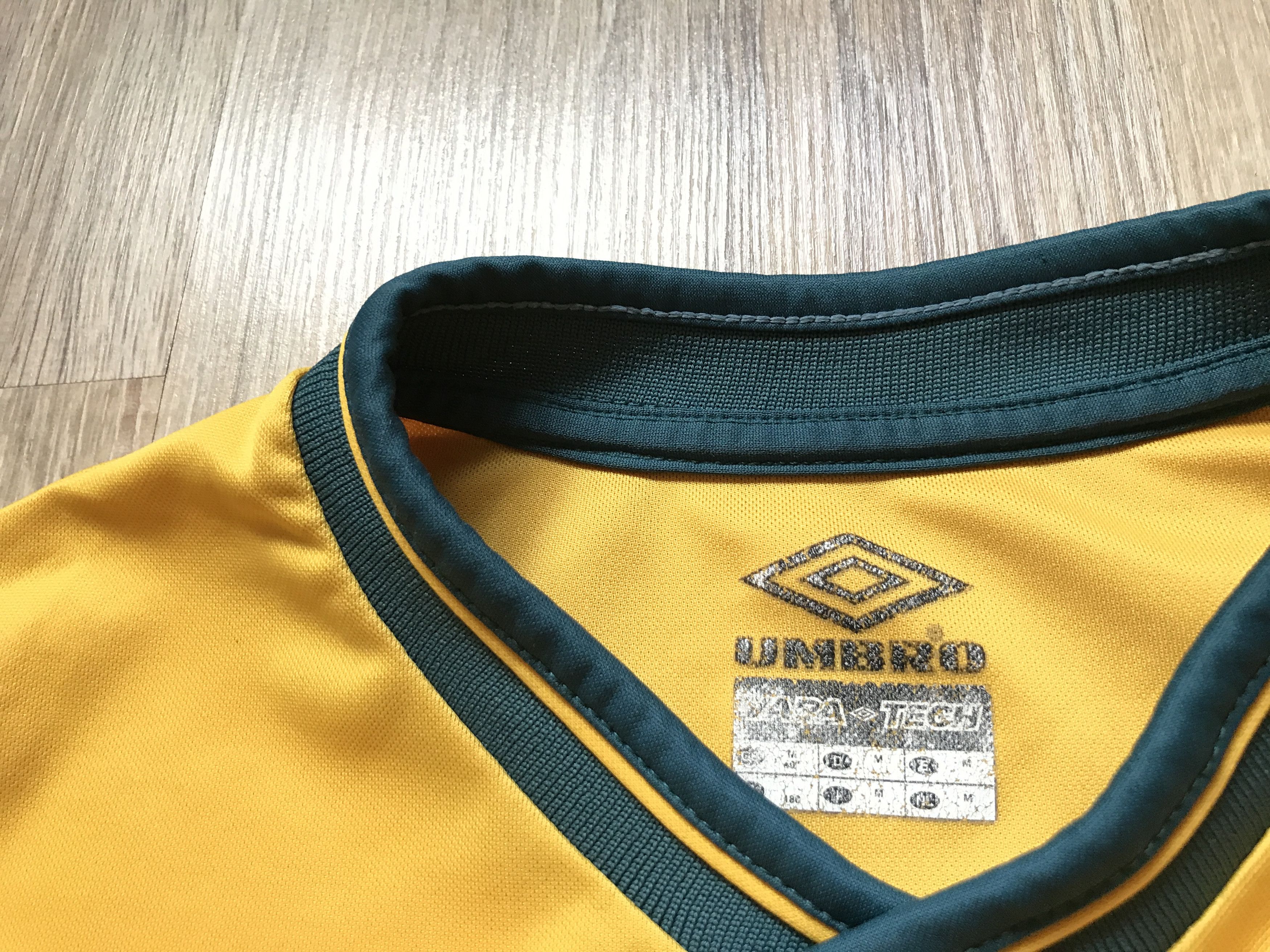 Umbro × Vintage Vintage Umbro Celtic Football Jersey 2000-2002 Size US M / EU 48-50 / 2 - 6 Thumbnail