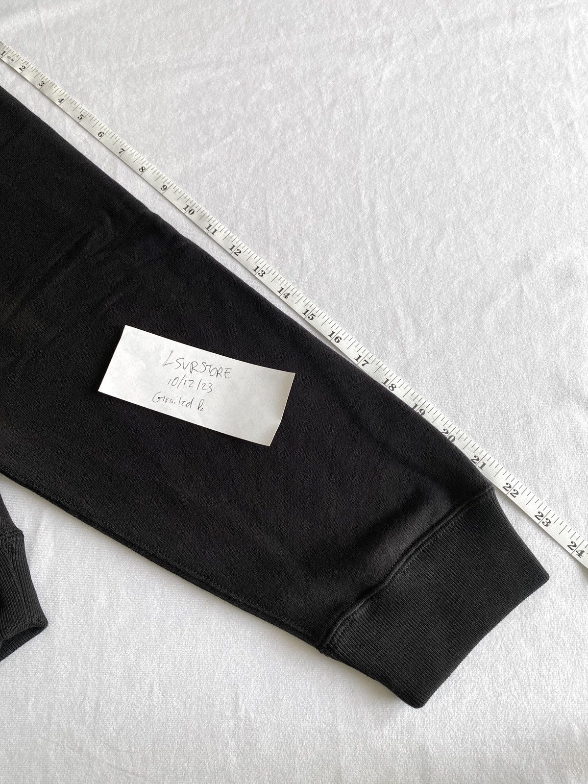 Kaws × Uniqlo Kaws x Uniqlo Companion 09 Black Crewneck XXL Rare Size* Size US XXL / EU 58 / 5 - 12 Thumbnail