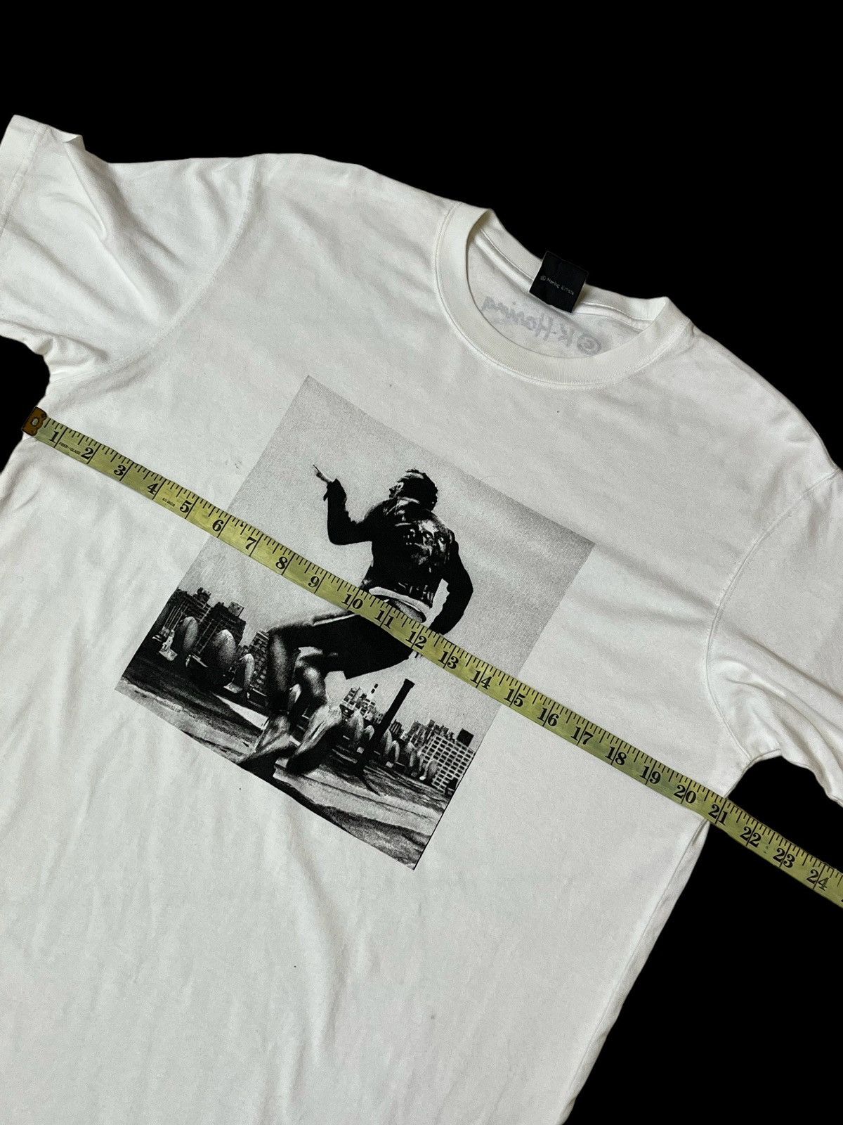 Keith Haring KEITH HARING PHOTO PRINT POP ART UNIQLO T SHIRT Size US L / EU 52-54 / 3 - 7 Thumbnail