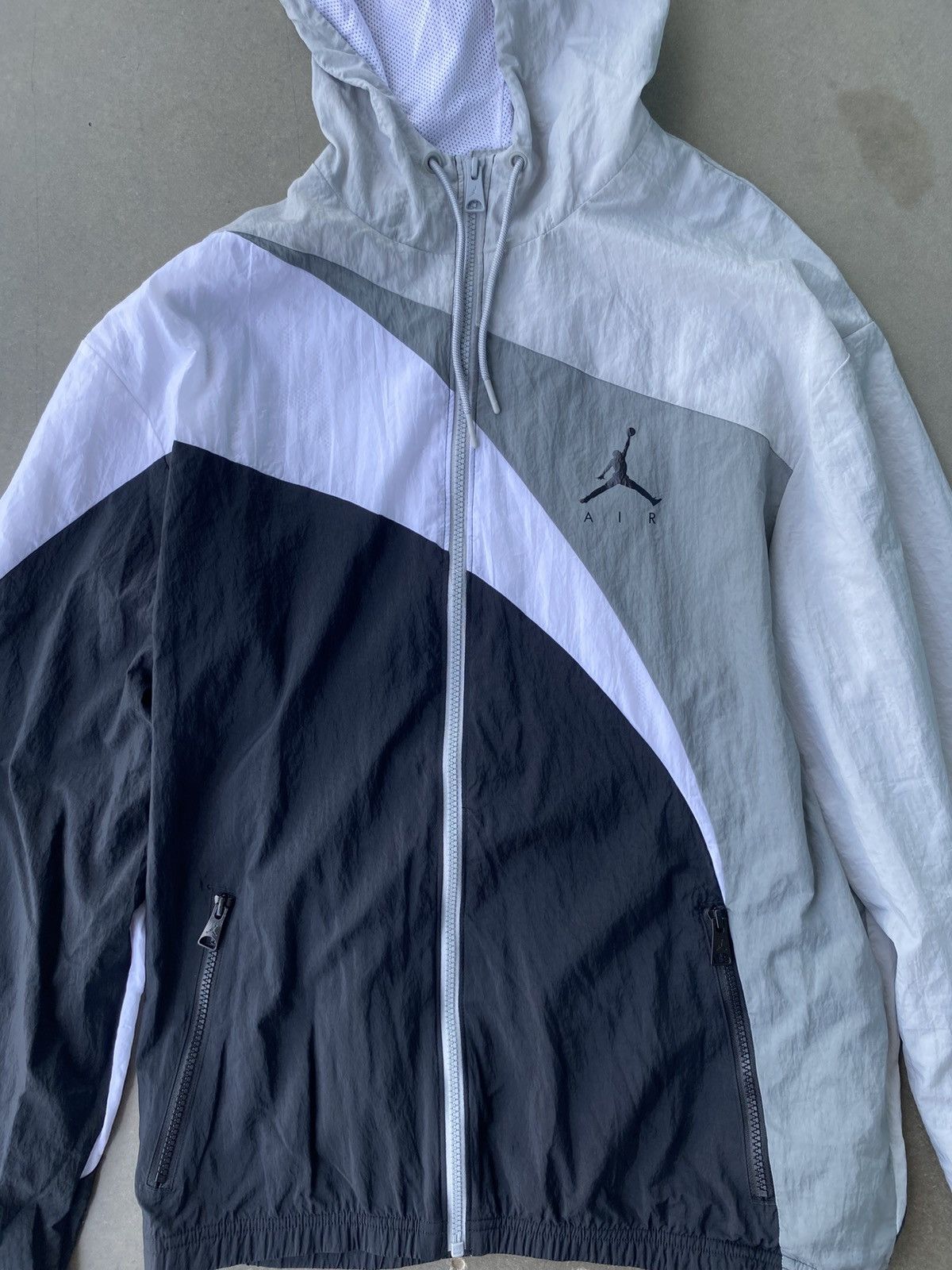 Jordan Brand Jordan Air Windbreaker Jacket White Grey Black Jumpman Size US L / EU 52-54 / 3 - 1 Thumbnail