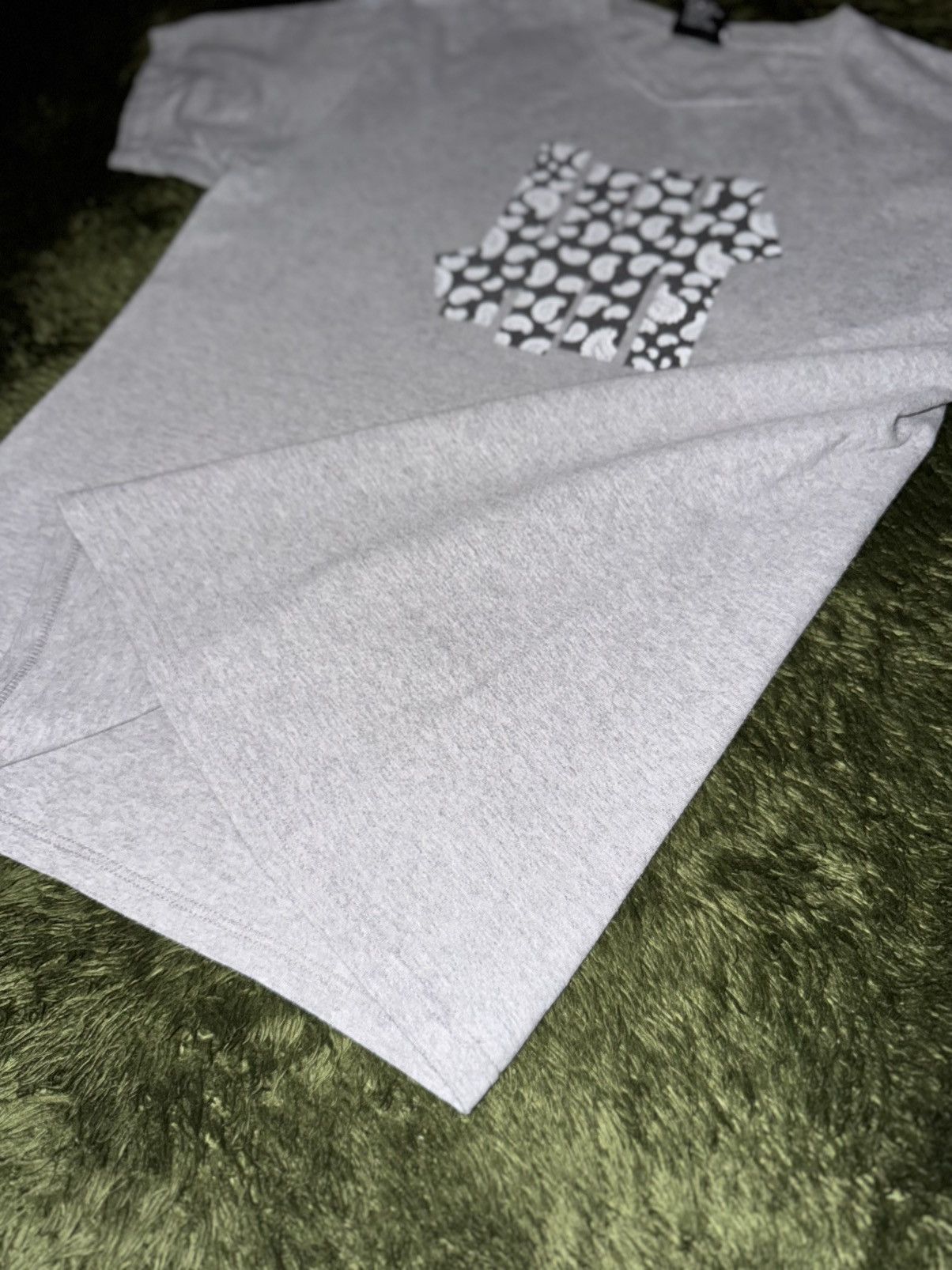 Undefeated [M] Undefeated Paisley Logo Tubular T-Shirt Grey Size US M / EU 48-50 / 2 - 6 Thumbnail