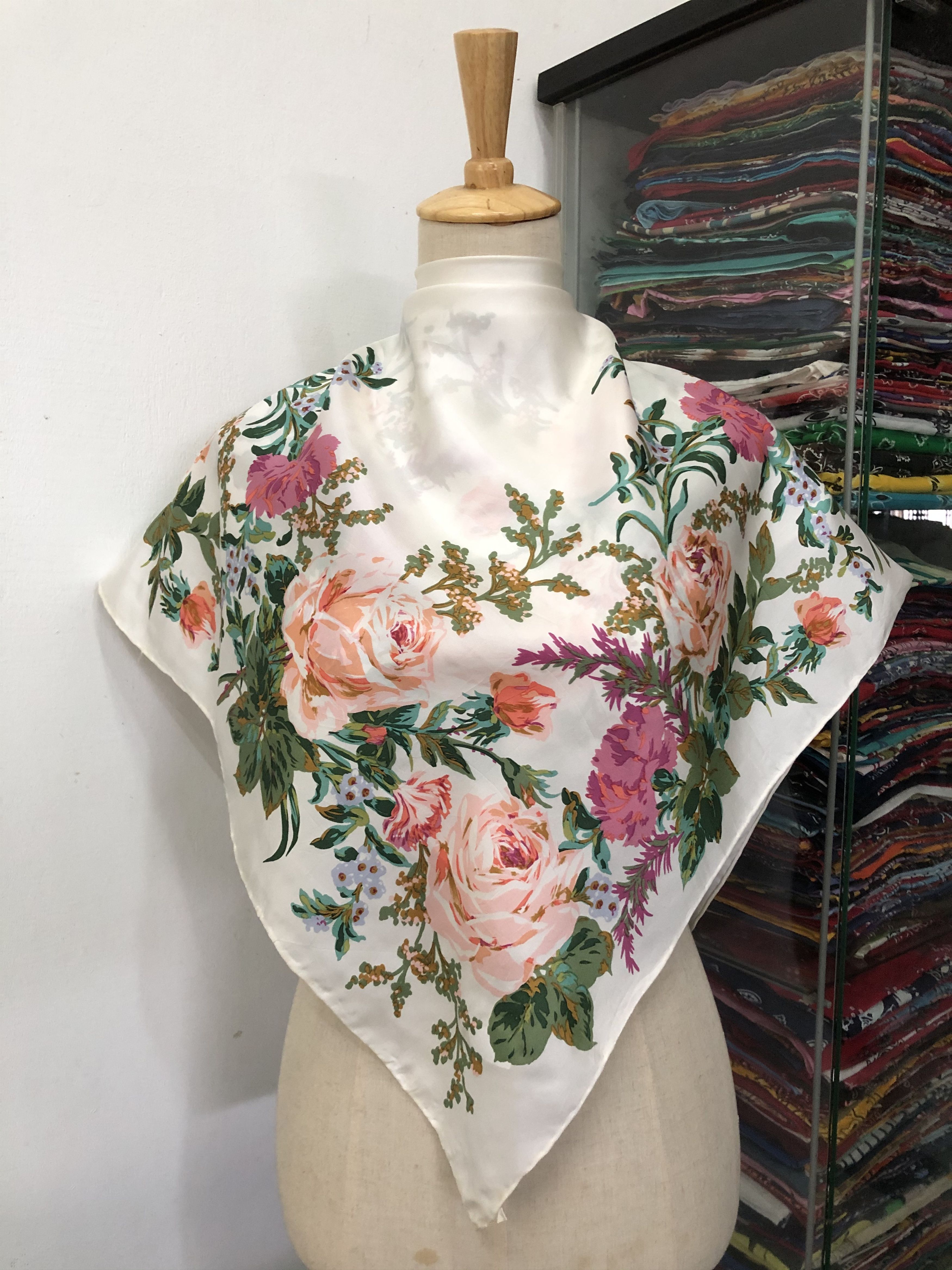 Vintage Vintage Silk Scarf Size ONE SIZE - 1 Thumbnail