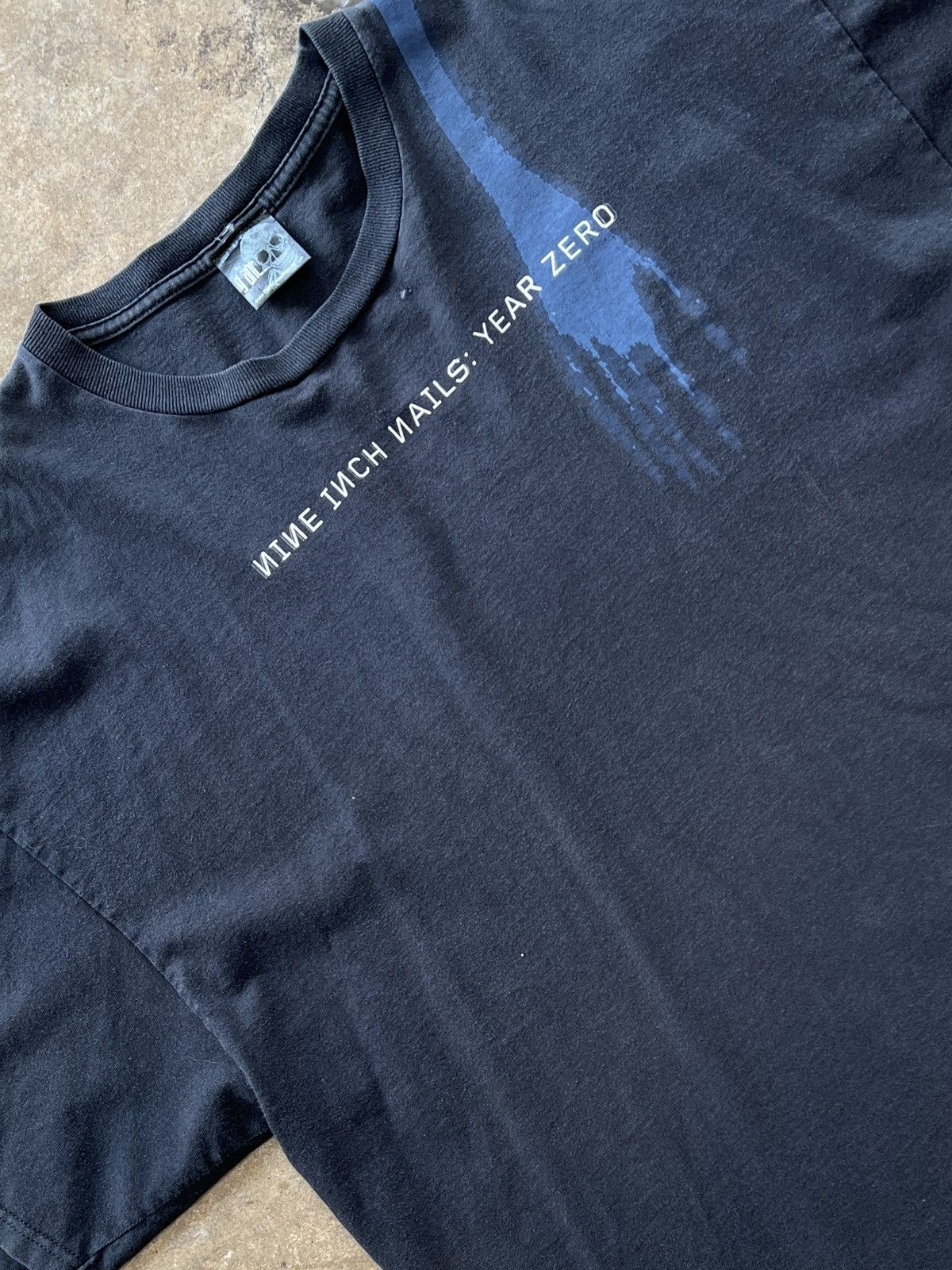 Band Tees Vintage Nine Inch Nails NIN Year Zero Tee XL Size US XL / EU 56 / 4 - 1 Thumbnail