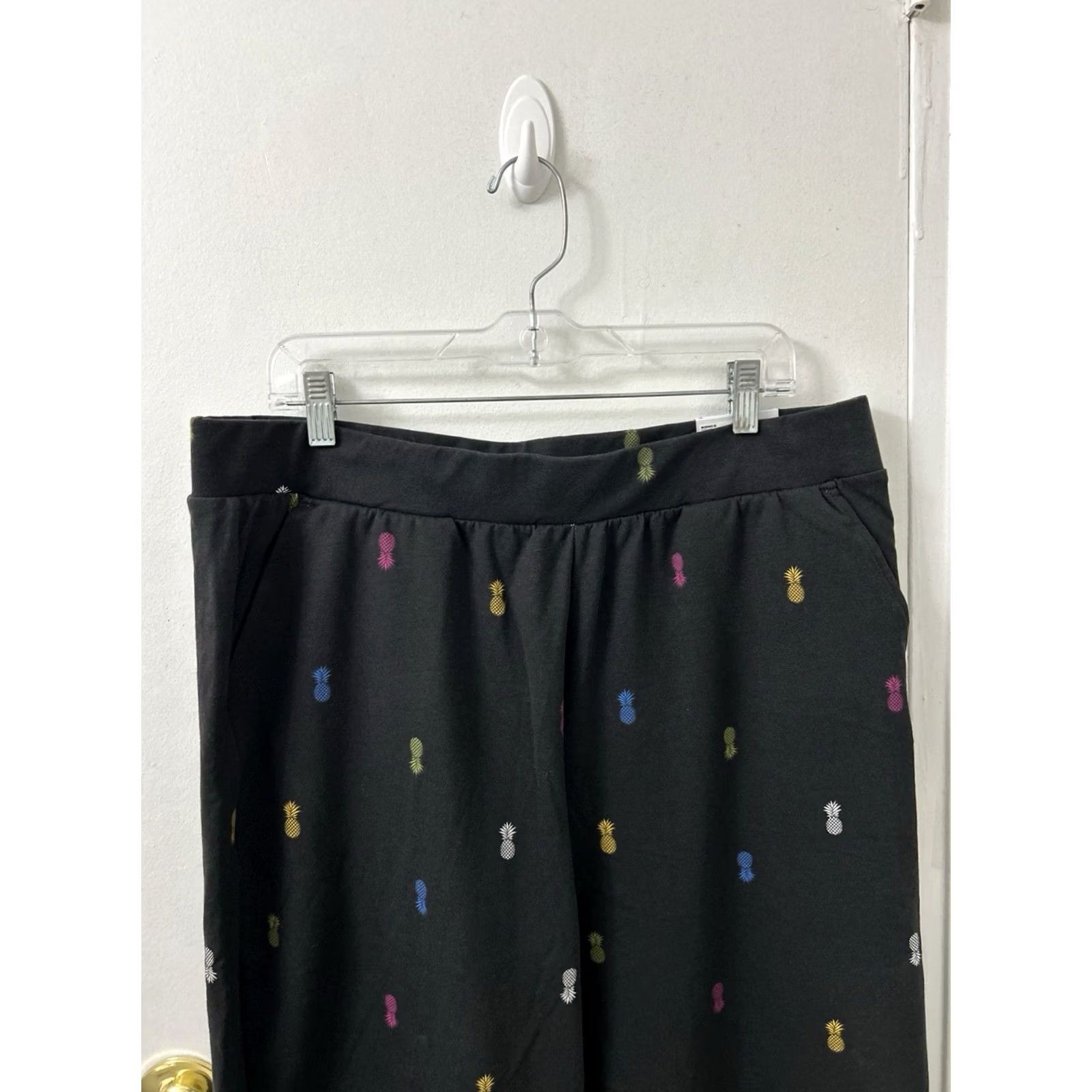 Croft & Barrow VINTAGE Croft & Barrow Skimmer Capri Pants Womens XL Black Pineapple Print Mid Rise Capri NWT Size 40" / US 18 - 6 Thumbnail