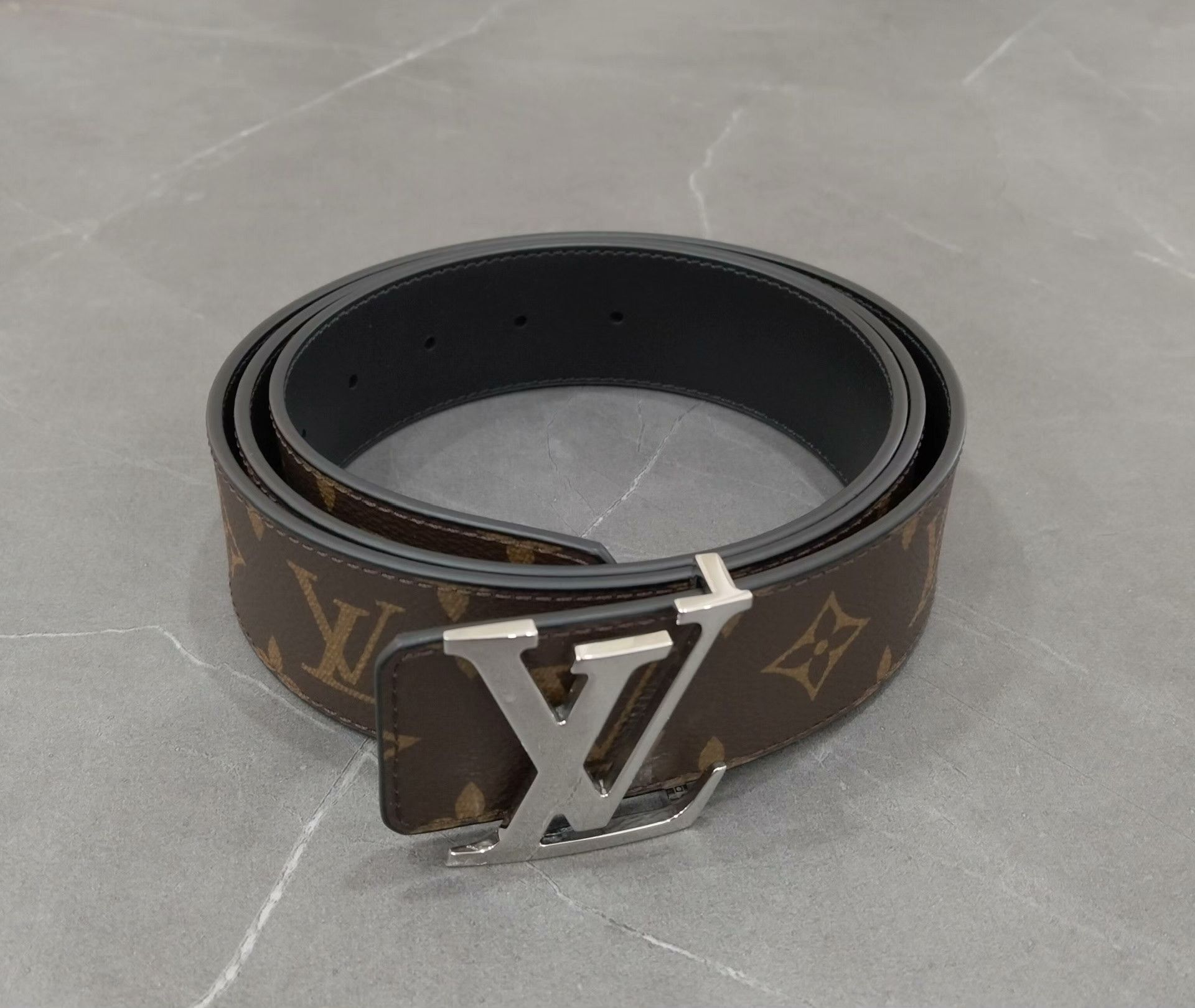 Louis Vuitton Louis Vuitton Belt 23 Men Size ONE SIZE - 1 Thumbnail