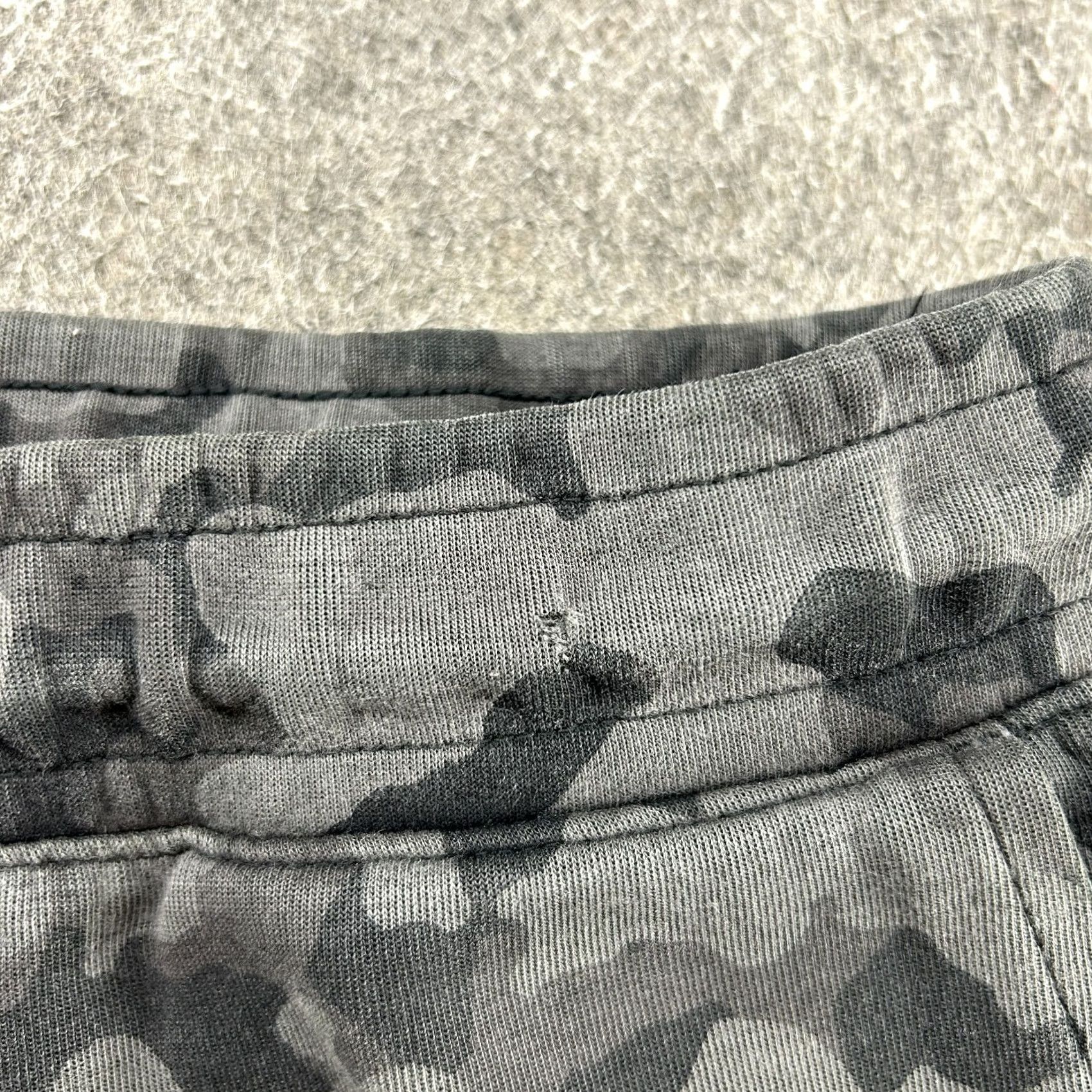 Nike Nike Tech Fleece Pants Mens M Grey Black Camo Jogger Sweat Drawstring Elastic Waist Tapered Inseam 27in Size US 31 - 5 Thumbnail