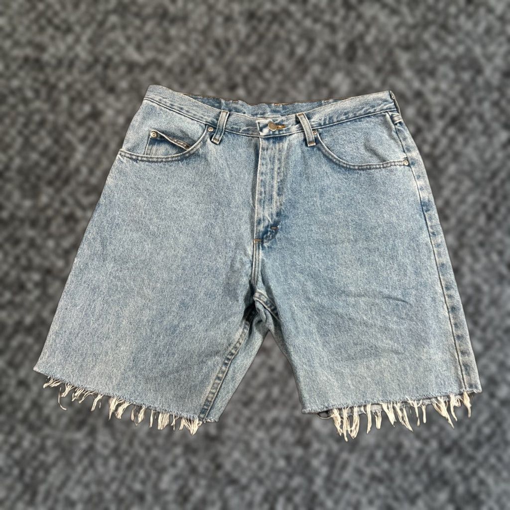Wrangler VINTAGE Wrangler Jeans Shorts Size 34 Men Bermuda Relaxed Fit Denim Summer Casual Blue Size US 34 / EU 50 - 1 Thumbnail