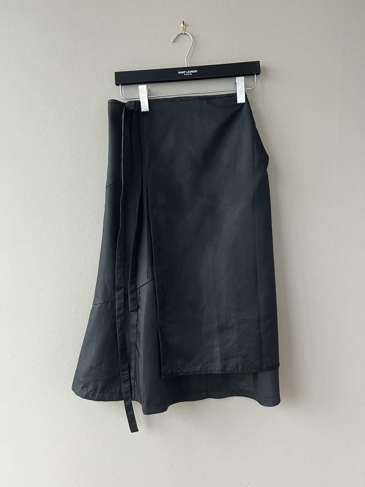 image of Comme Des Garcons Floral-Lined Wrap Skirt in Black, Women's (Size 27)