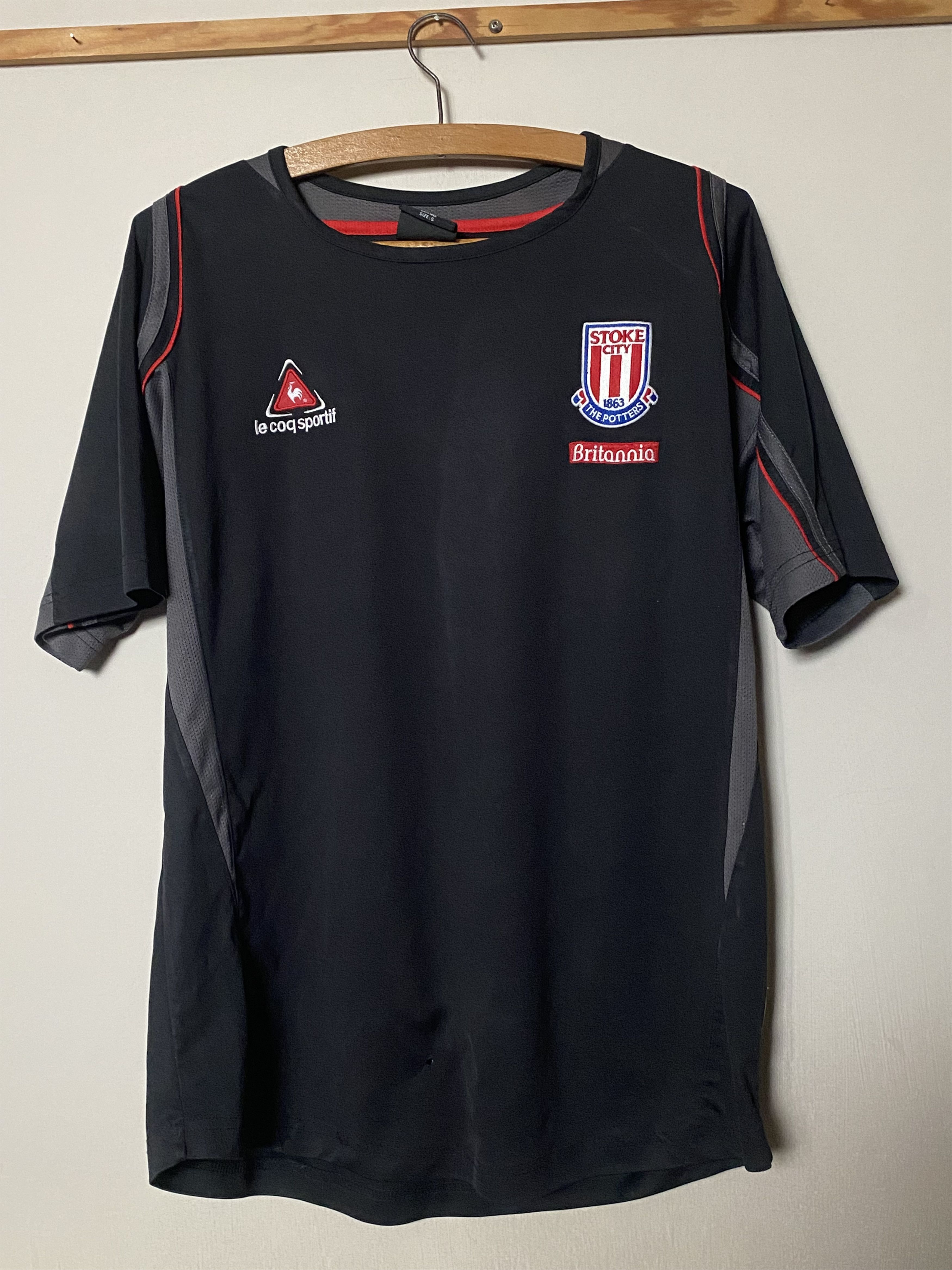 Le Coq Sportif STOKE CITY F.C. 2007 - 2008 Le Coq Sportif - S/M - UNIQUE Size US S / EU 44-46 / 1 - 1 Thumbnail