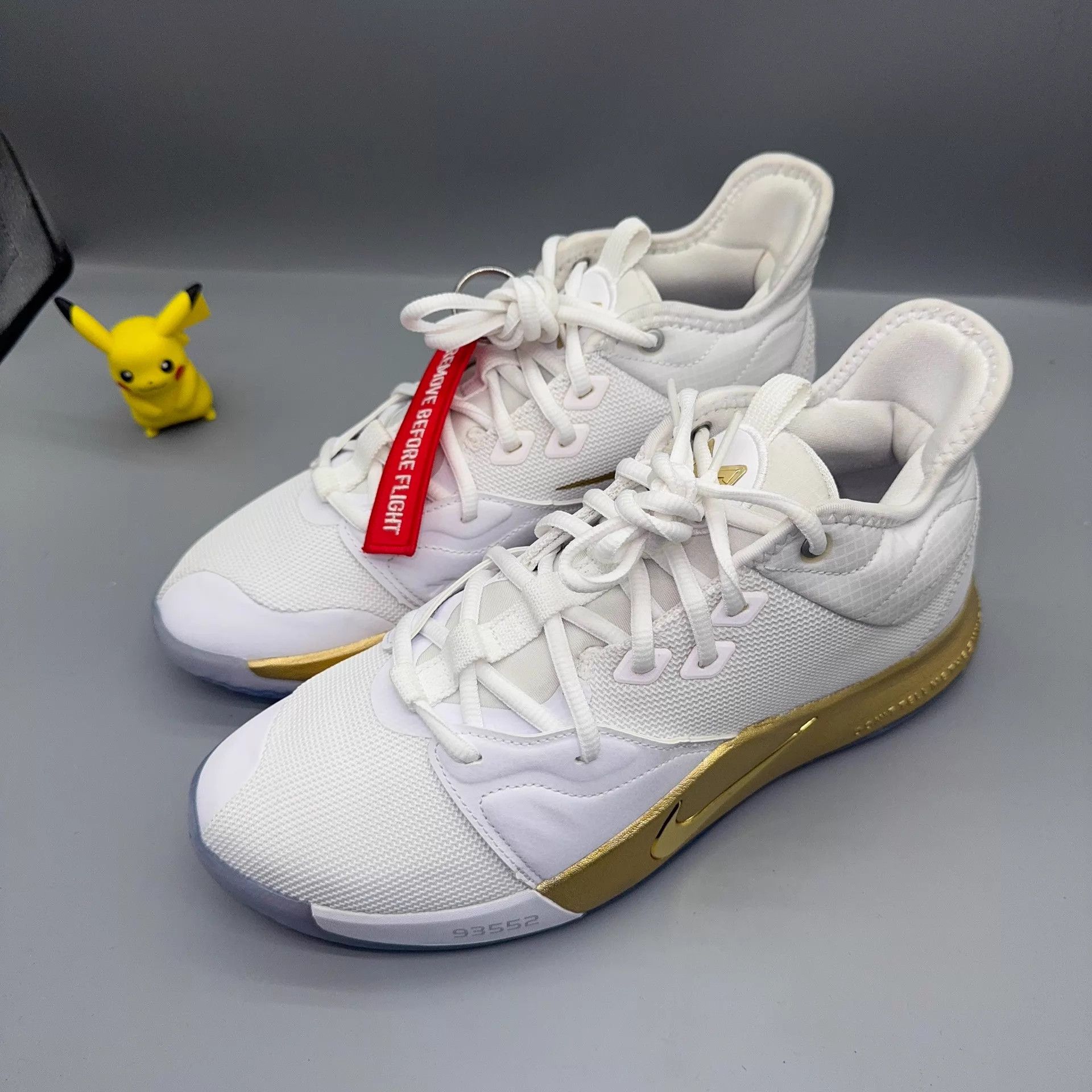 Nike Nike PG3 NASA Apollo Moon White/Plat CI2666-100 Size US 9 / EU 42 - 1 Thumbnail
