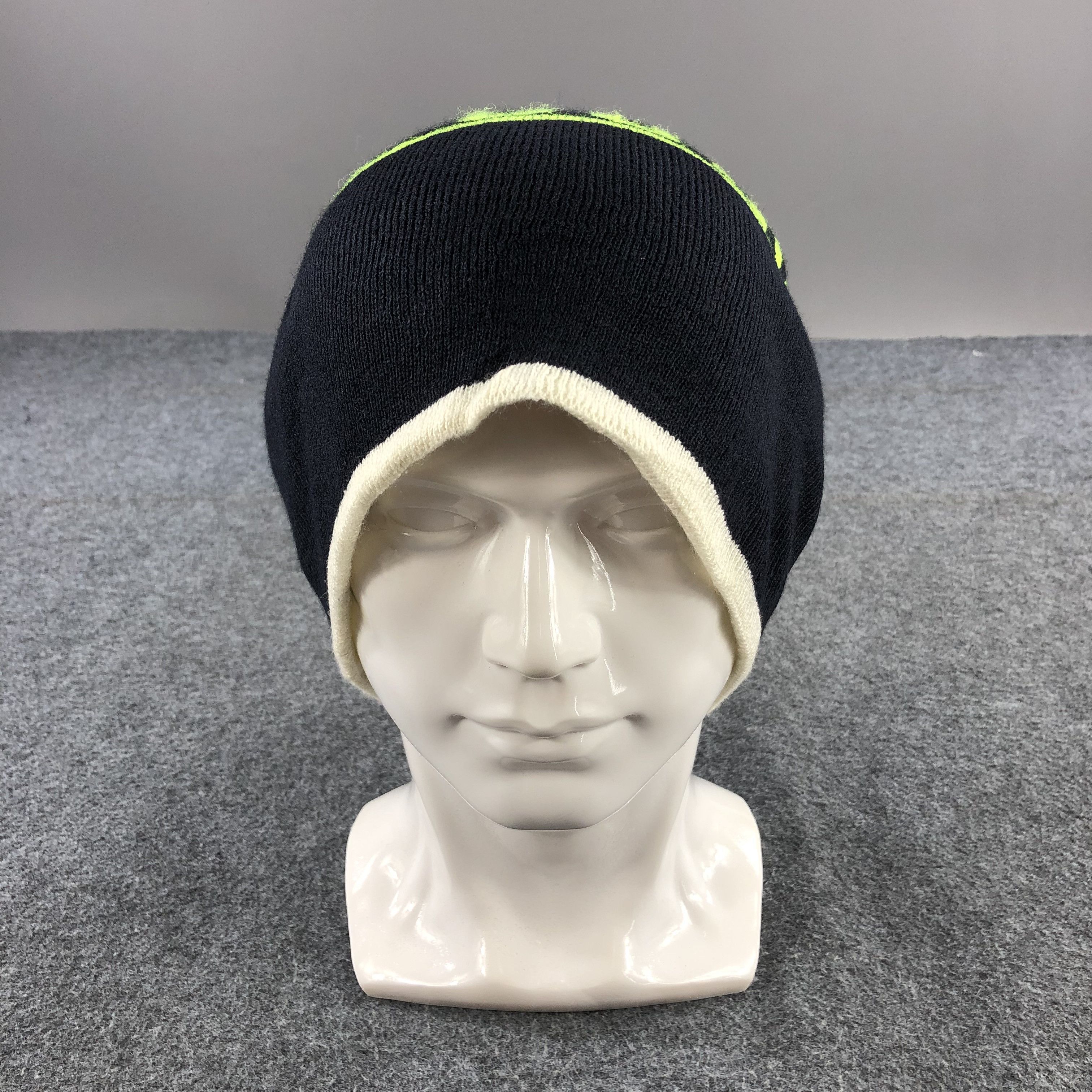 American Eagle Outfitters American Eagle Outfitters Bobble Neon Green Beanie B203 Size ONE SIZE - 2 Thumbnail
