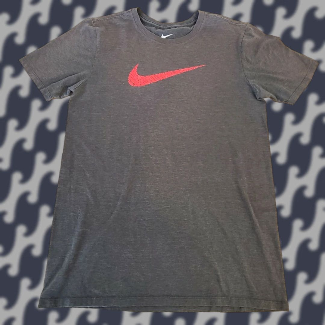Nike Nike T Shirt Gray with Red Swoosh T Shirt Size S Regular Fit Men's Short Sleeve Crew Neck Graphic Tee Size US S / EU 44-46 / 1 - 1 Thumbnail