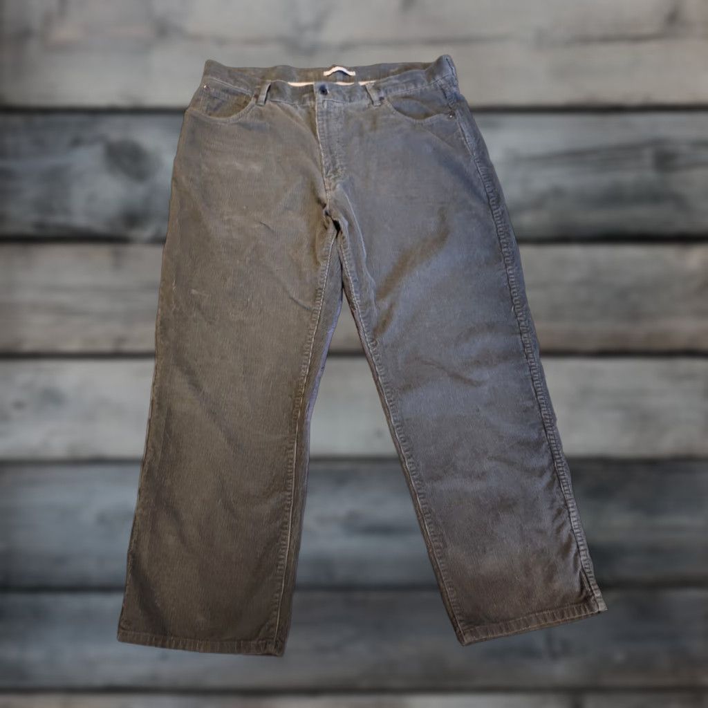 Vintage LL Bean Men’s Green Corduroy Pants Regular 38x30 Khakis Straight Front 0A Comfort Waist Button Zip Size US 38 / EU 54 - 1 Thumbnail