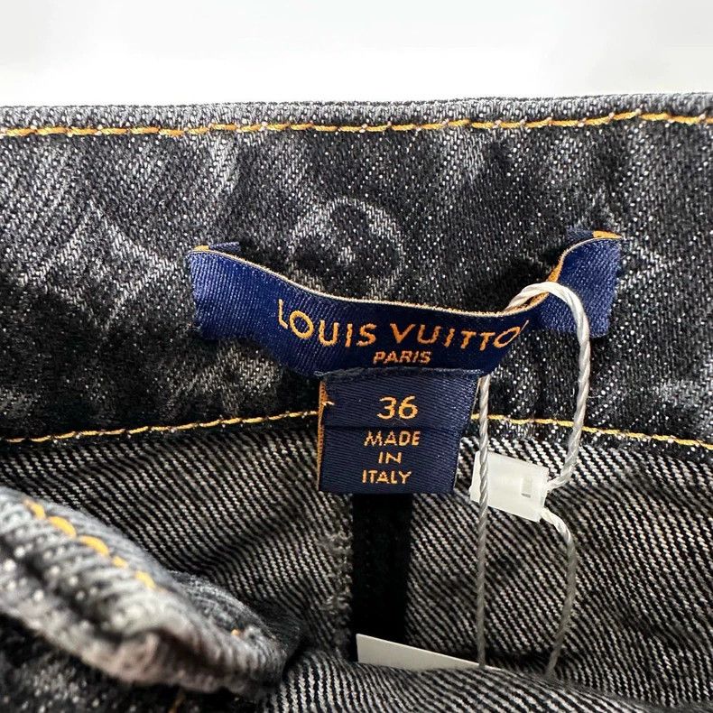 Louis Vuitton Louis Vuitton 25 gold button full print denim skirt Size 35" - 3 Thumbnail
